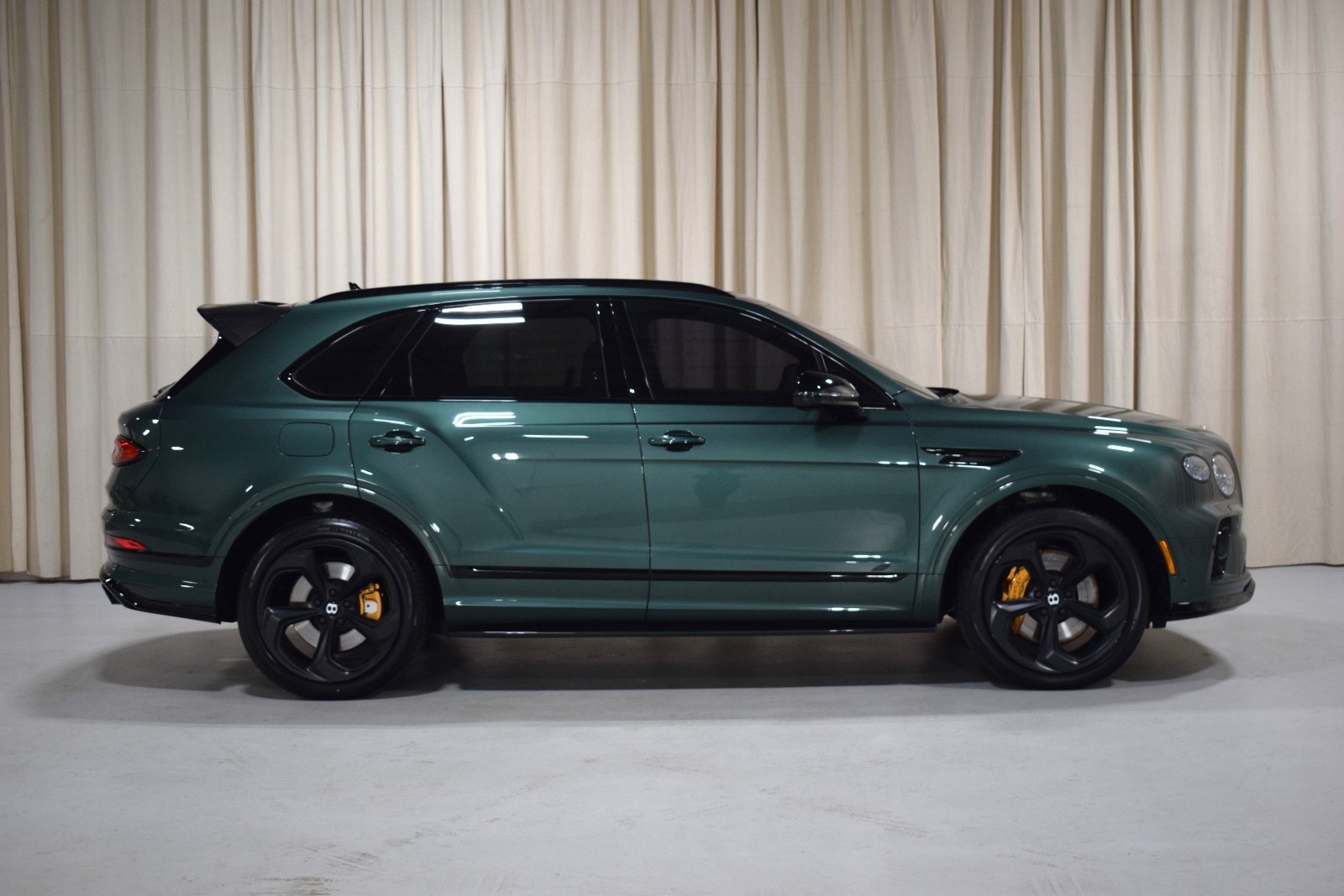 Thumbnail: 2022 Bentley Bentayga - 5
