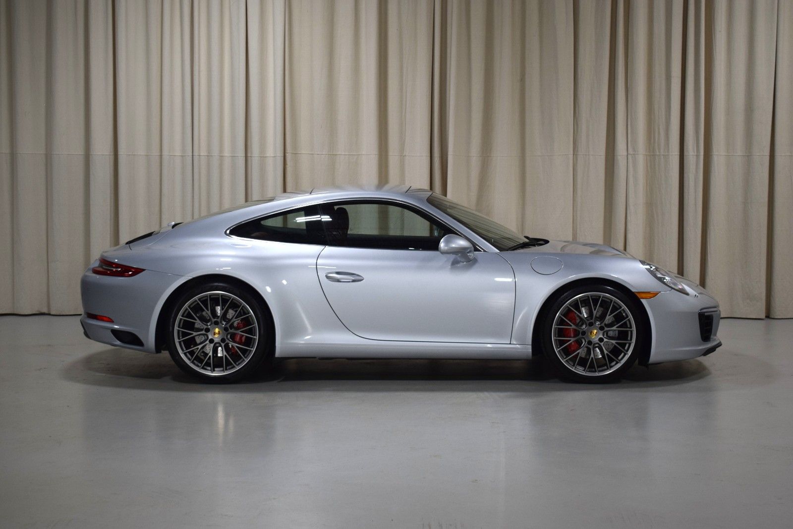 Thumbnail: 2017 Porsche 911 - 15