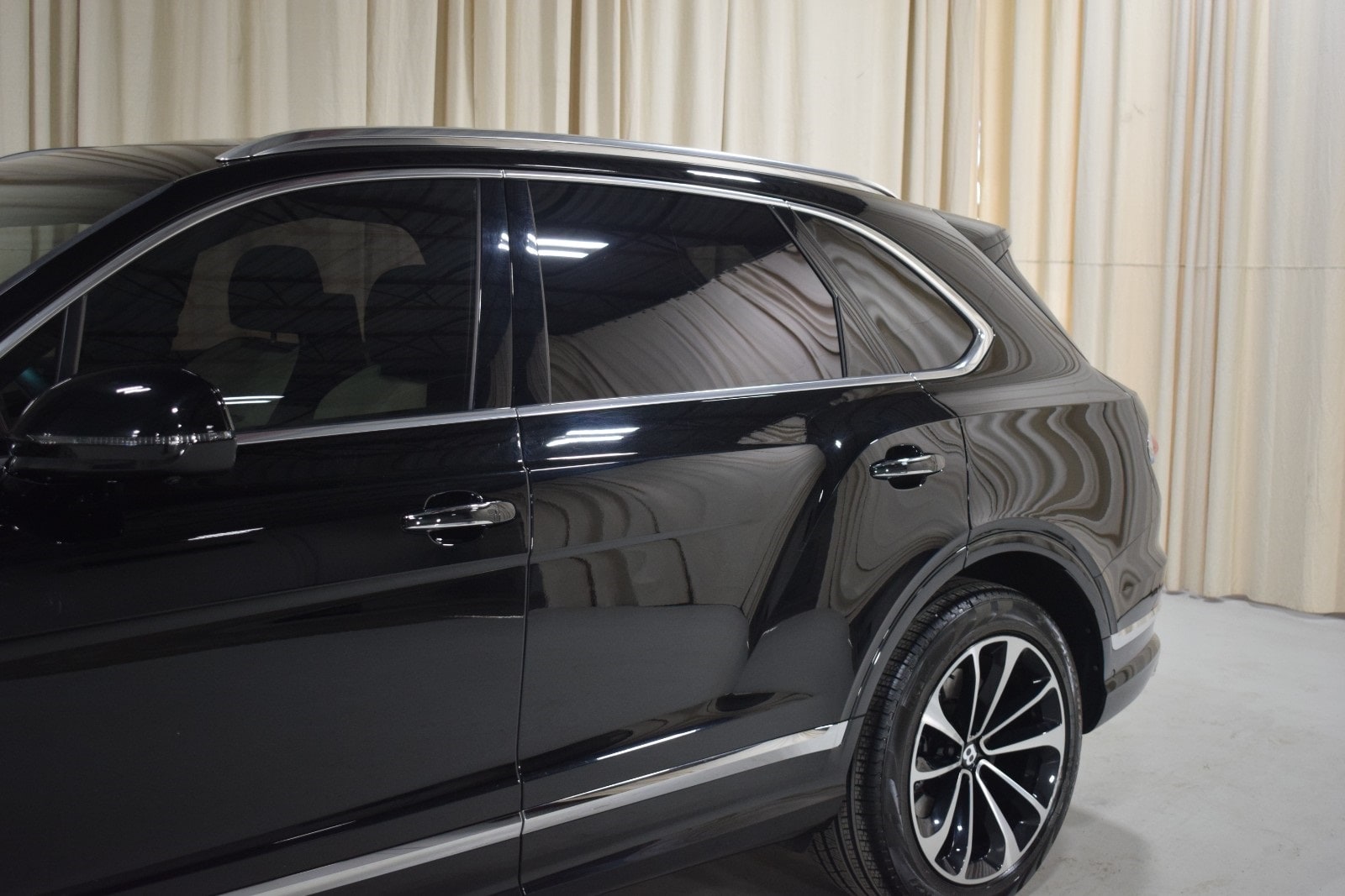 Thumbnail: 2024 Bentley Bentayga - 8