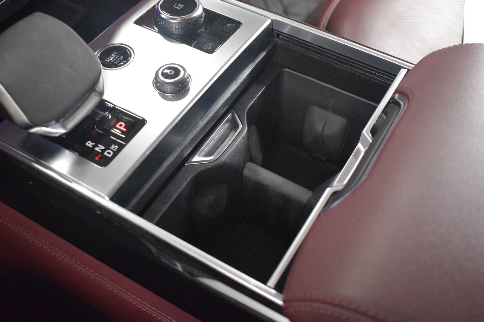 Thumbnail: 2023 Land Rover Range Rover - 35
