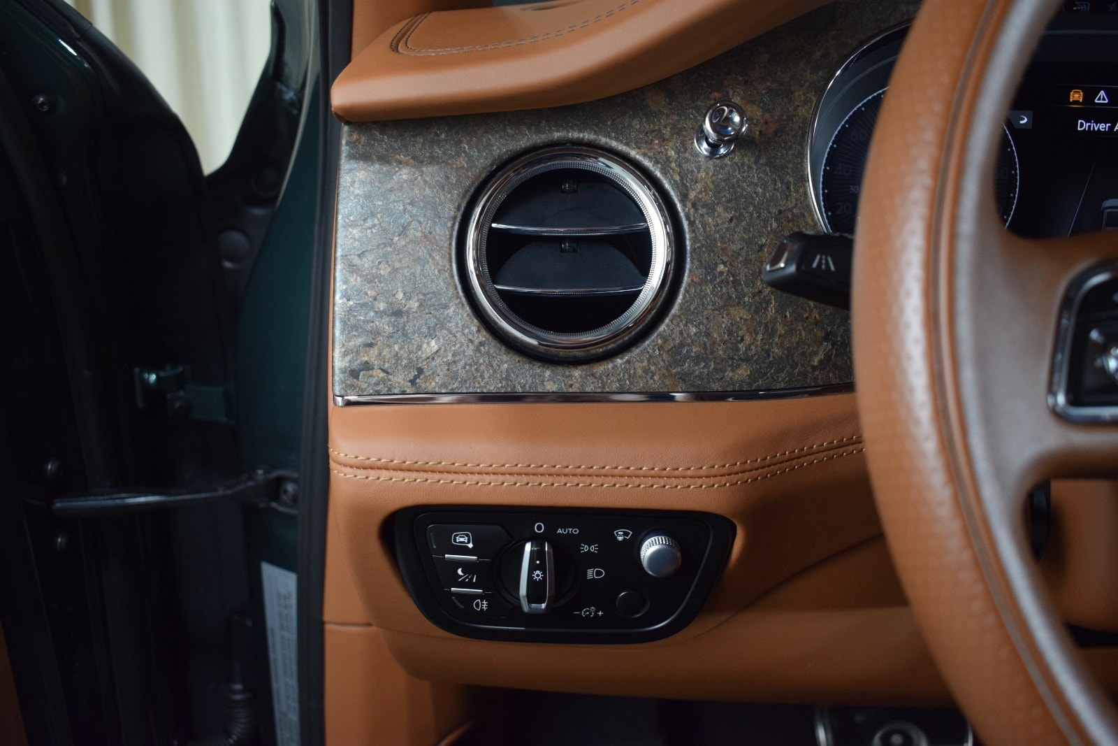 Thumbnail: 2022 Bentley Bentayga - 32