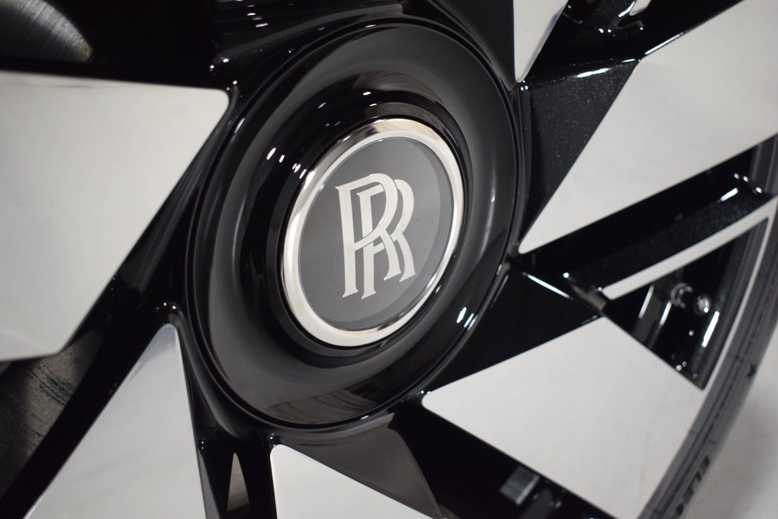 Thumbnail: 2026 Rolls-Royce Cullinan - 19