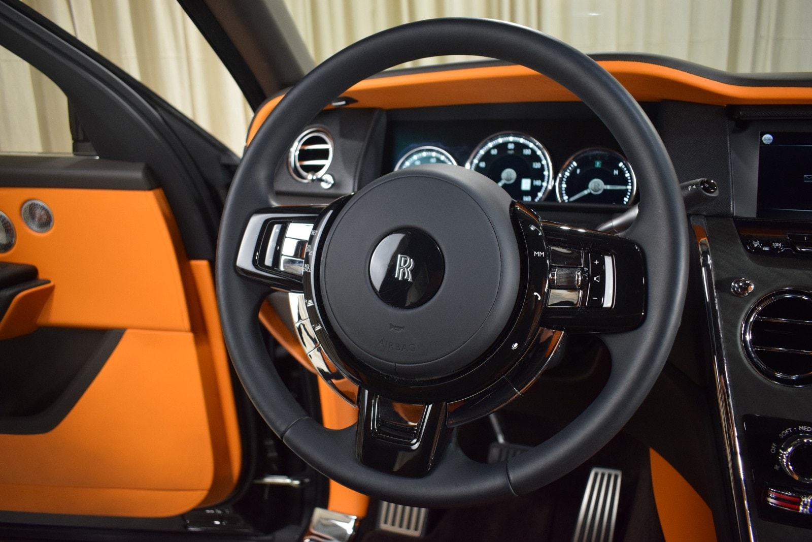 Thumbnail: 2022 Rolls-Royce Cullinan - 28