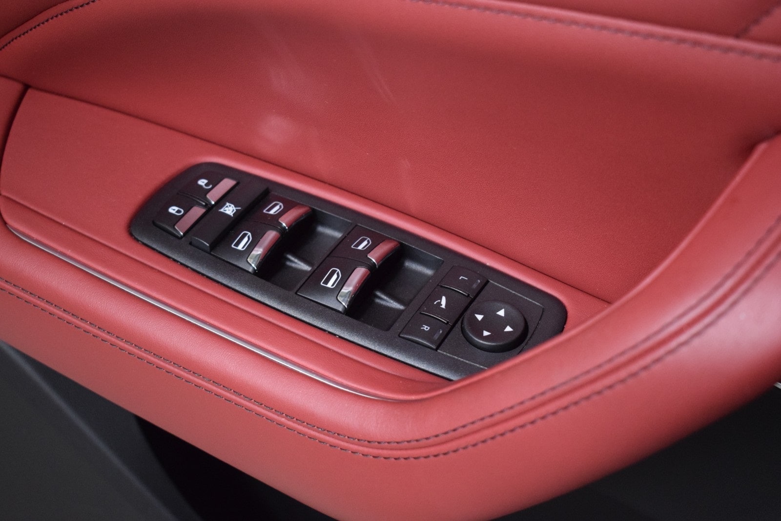Thumbnail: 2022 Maserati Levante - 39