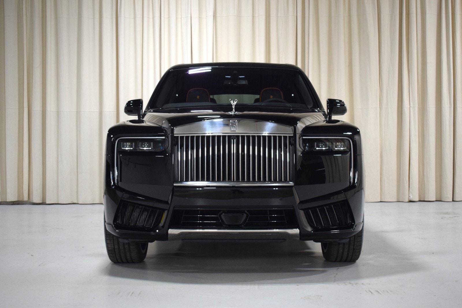Thumbnail: 2026 Rolls-Royce Cullinan - 10
