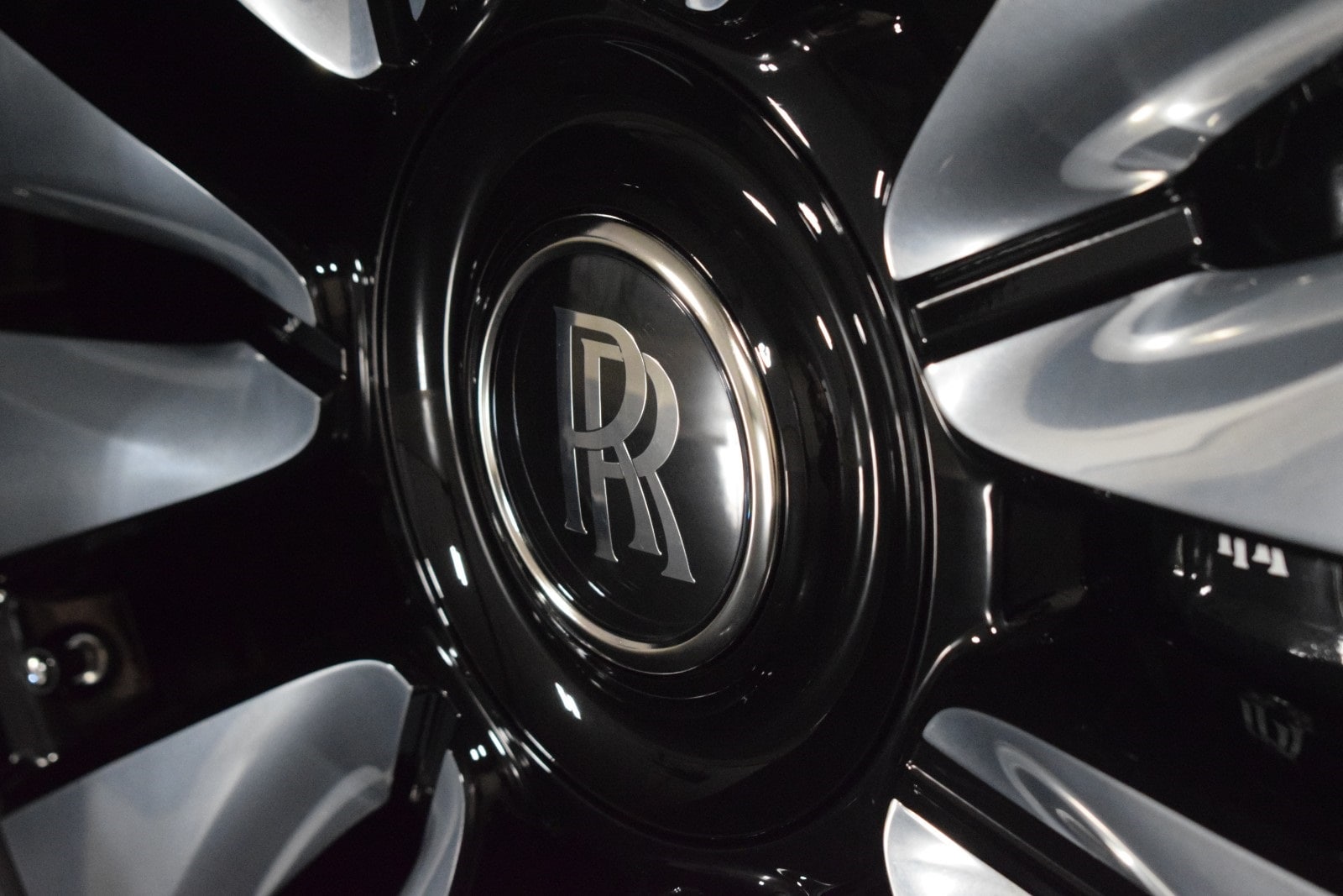 Thumbnail: 2024 Rolls-Royce Spectre - 18