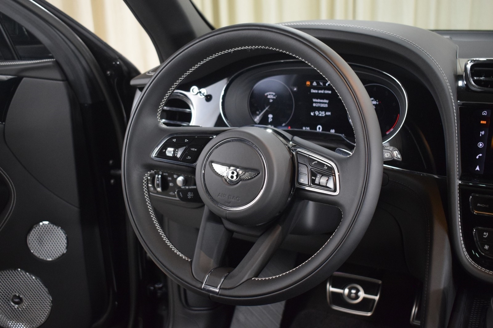 Thumbnail: 2023 Bentley Bentayga - 4