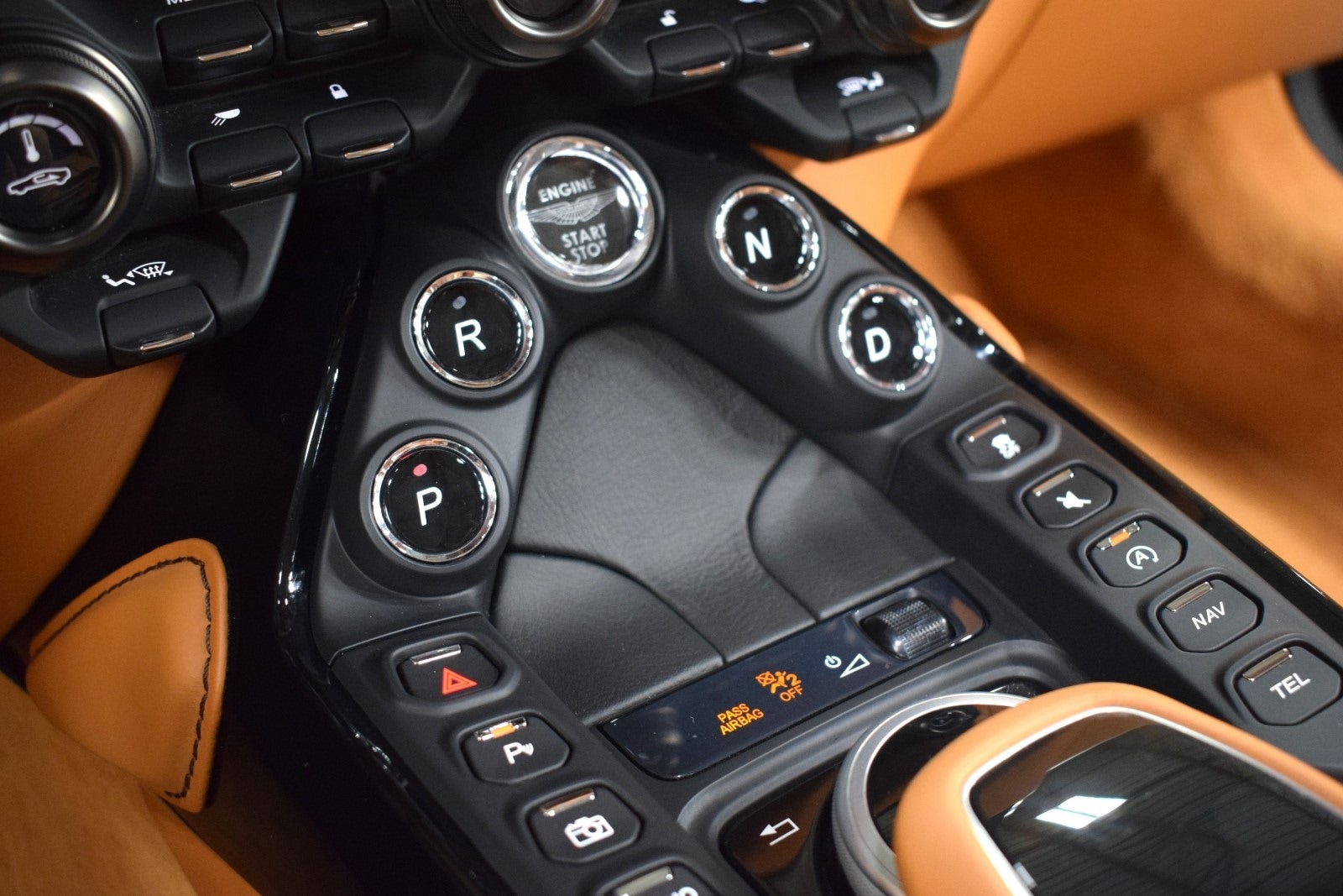 2021 Aston Martin Vantage  27