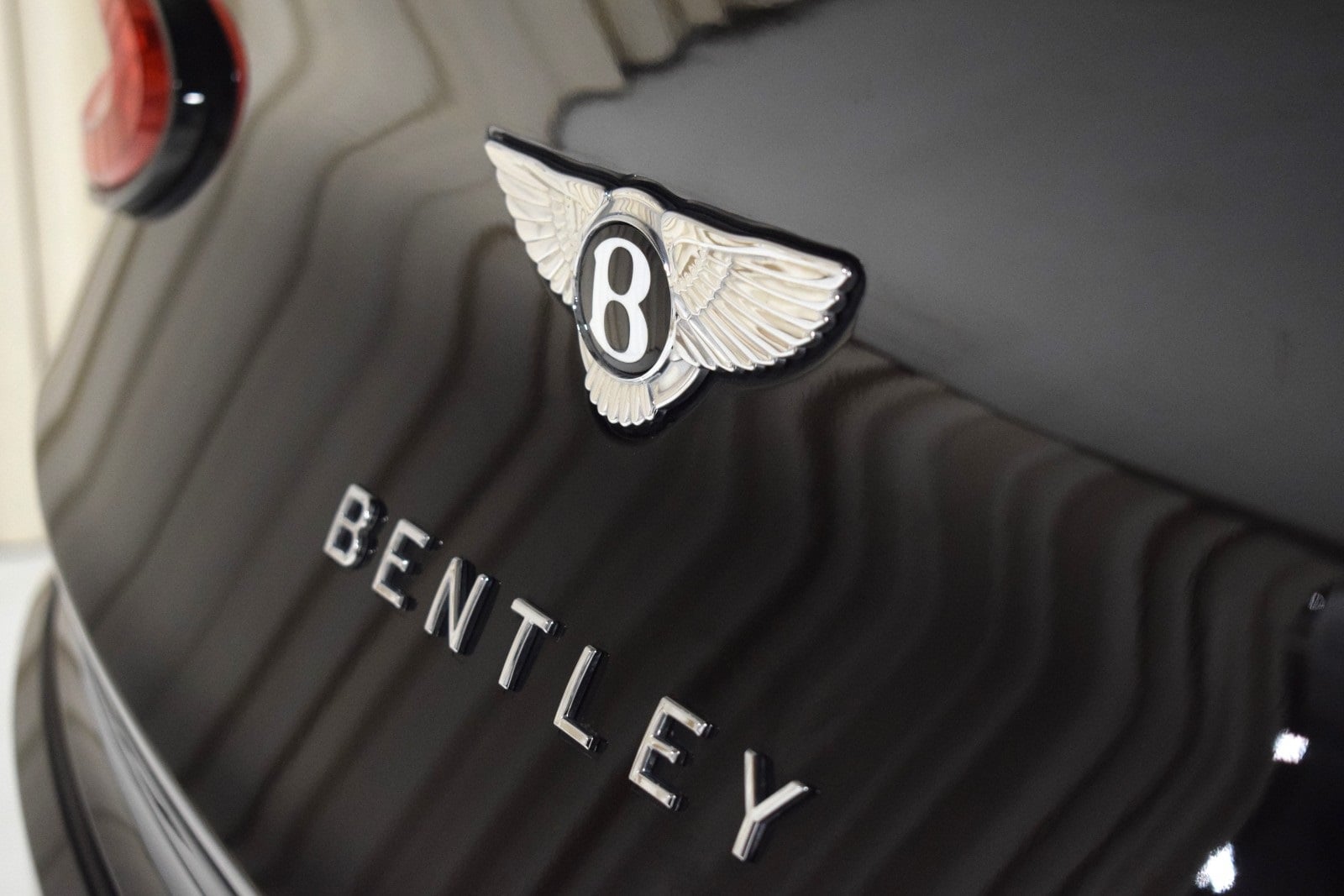 Thumbnail: 2023 Bentley Bentayga - 15