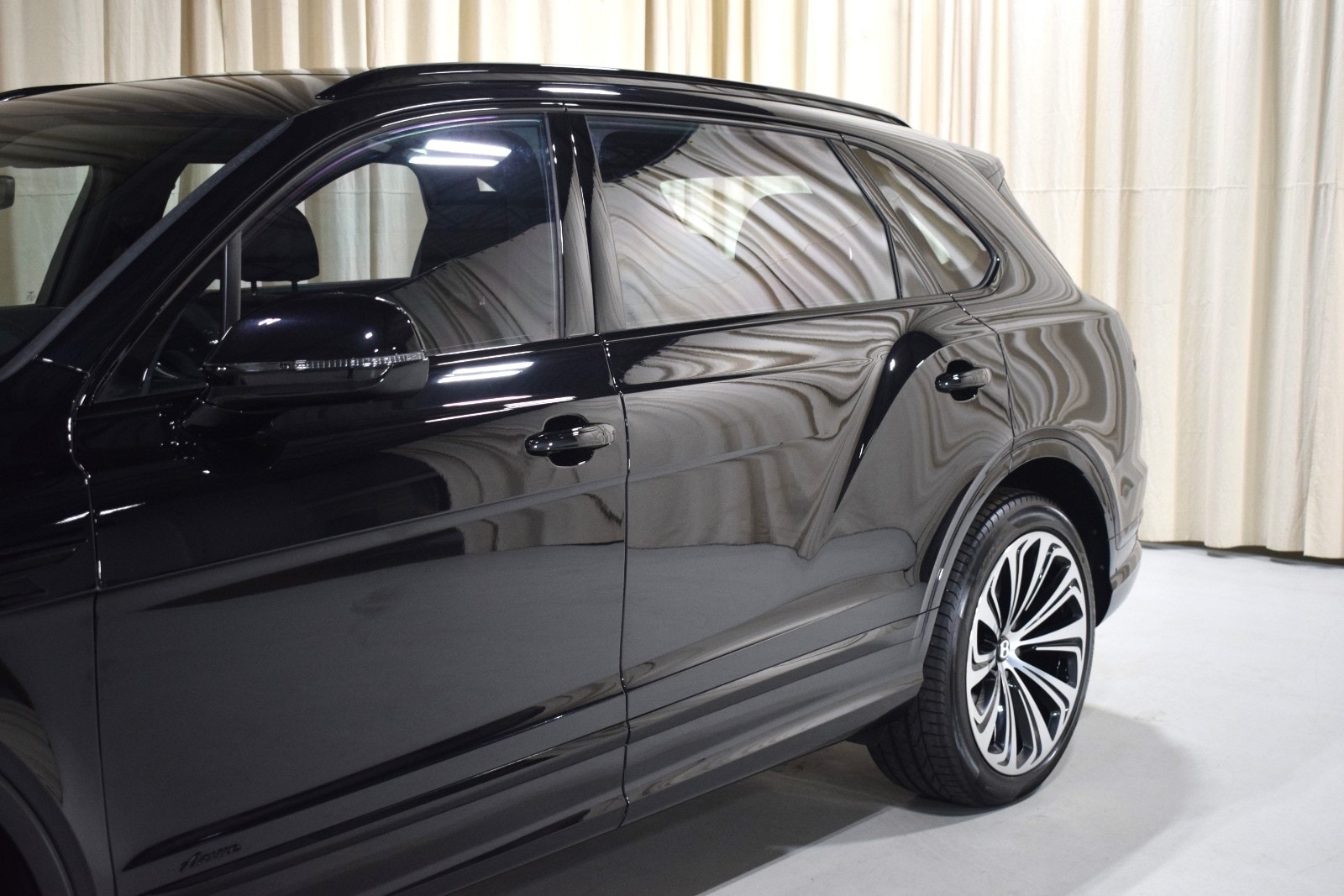 Thumbnail: 2023 Bentley Bentayga - 8