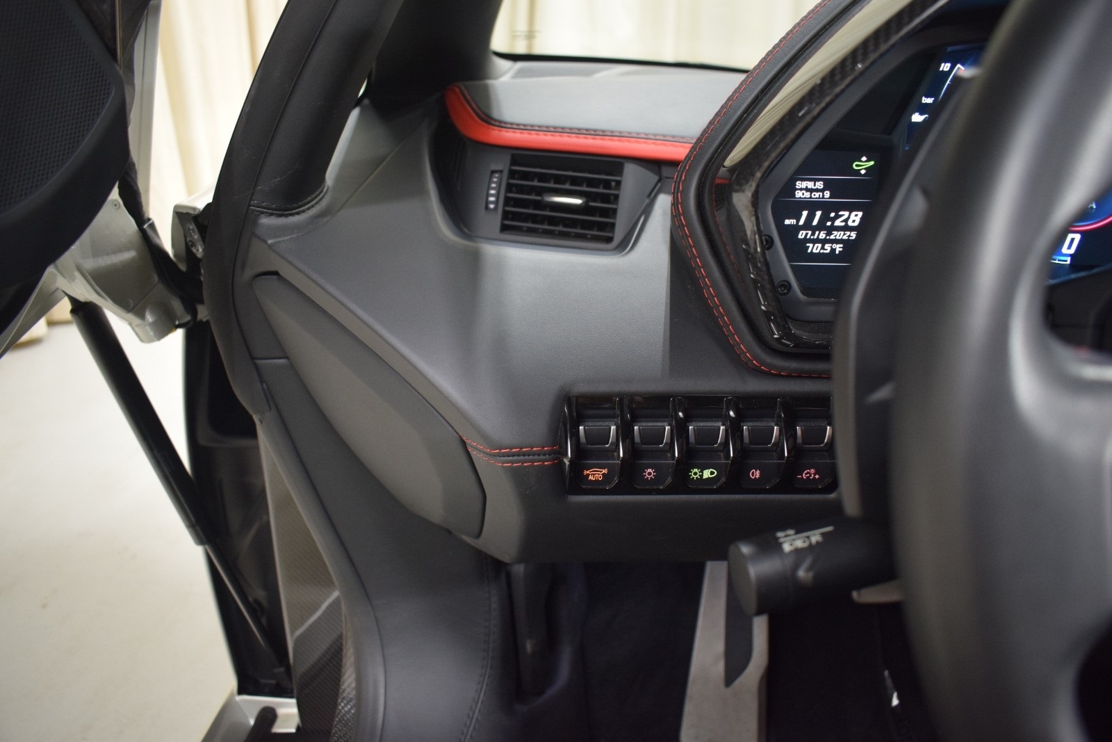 Thumbnail: 2019 Lamborghini Aventador - 29