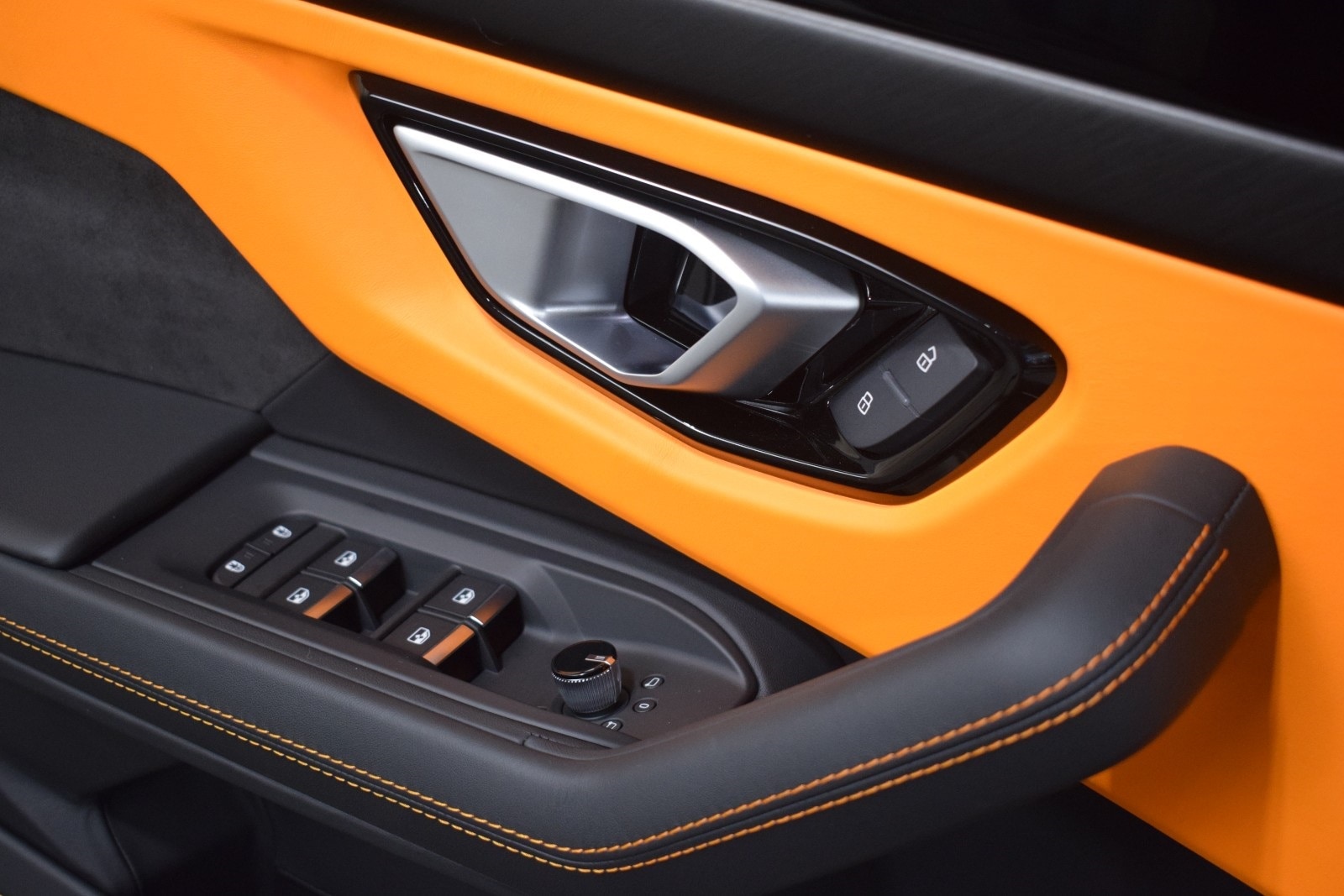 Thumbnail: 2024 Lamborghini Urus - 36