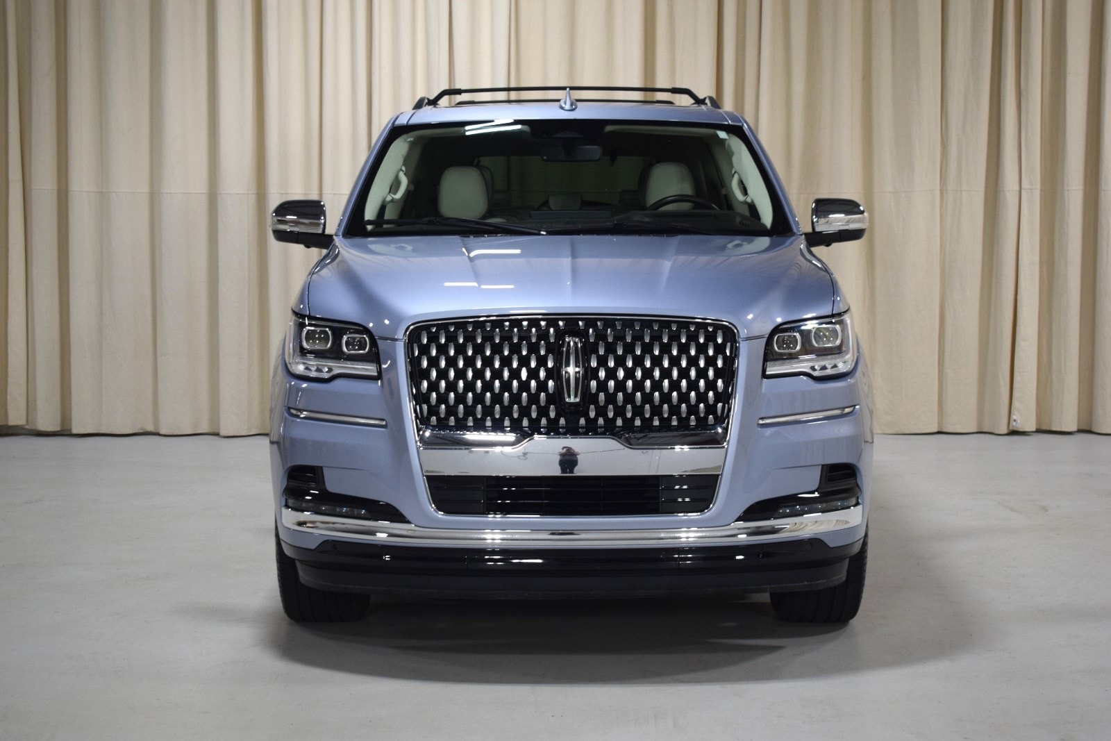 Thumbnail: 2023 Lincoln Navigator - 7