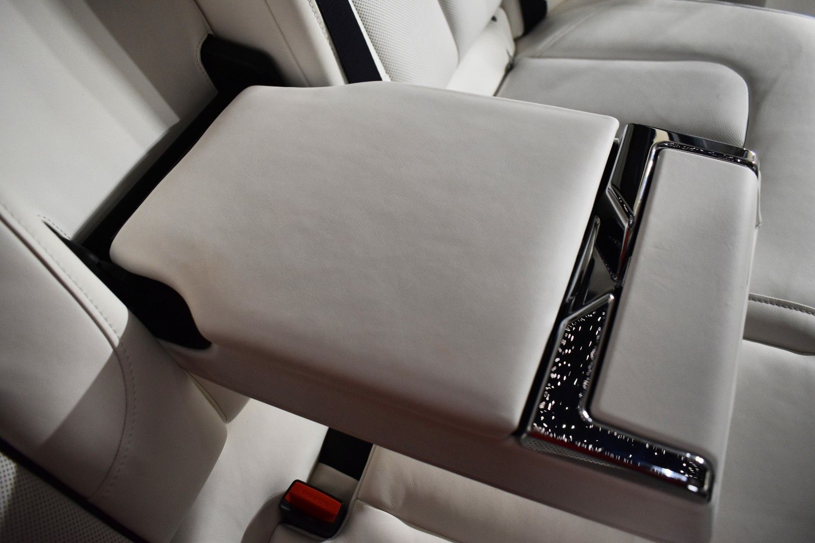 Thumbnail: 2024 Rolls-Royce Cullinan - 29