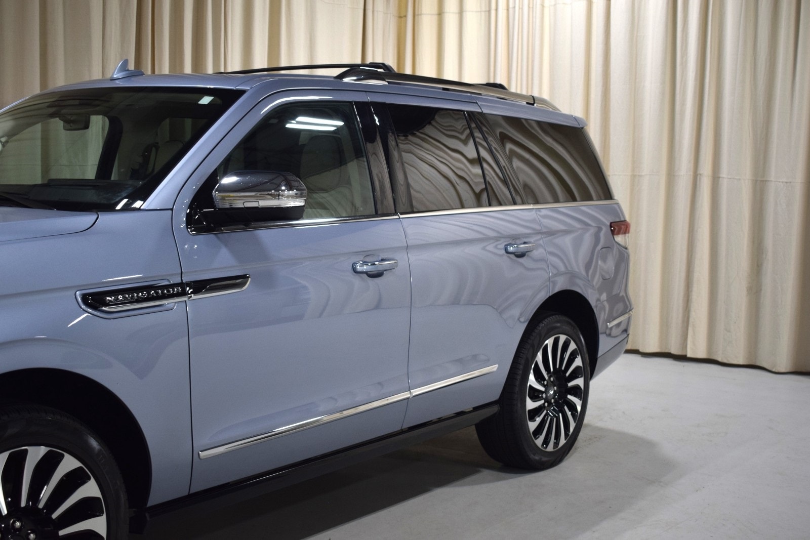 Thumbnail: 2023 Lincoln Navigator - 2