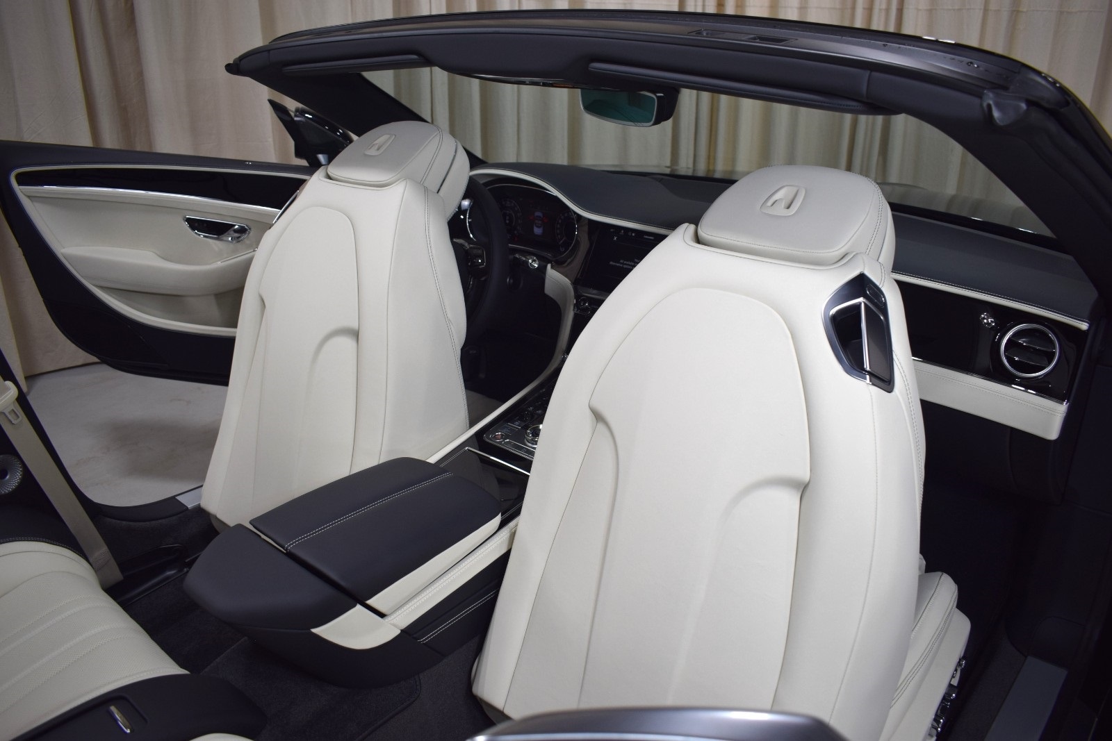 Thumbnail: 2025 Bentley Continental - 22
