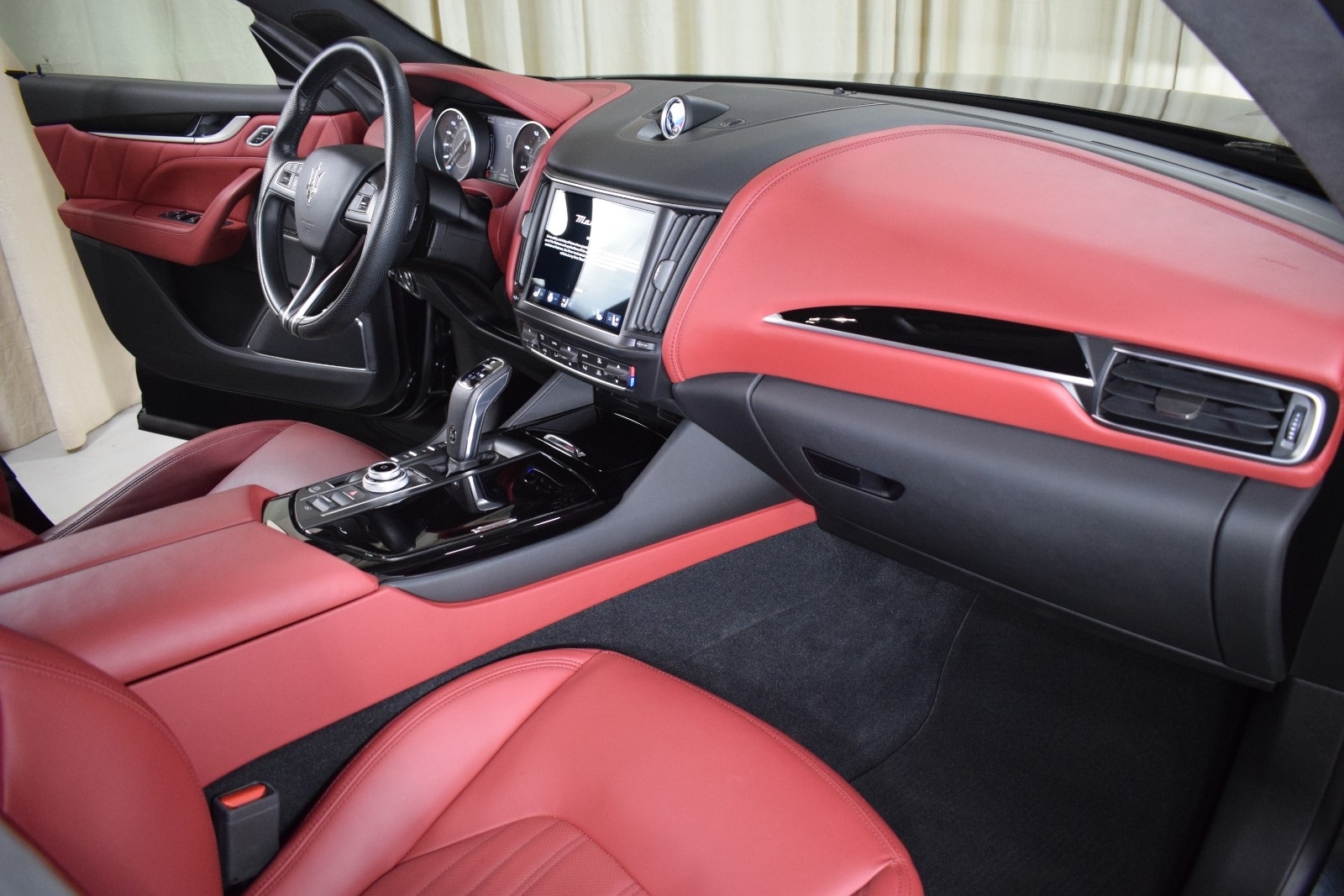Thumbnail: 2022 Maserati Levante - 24