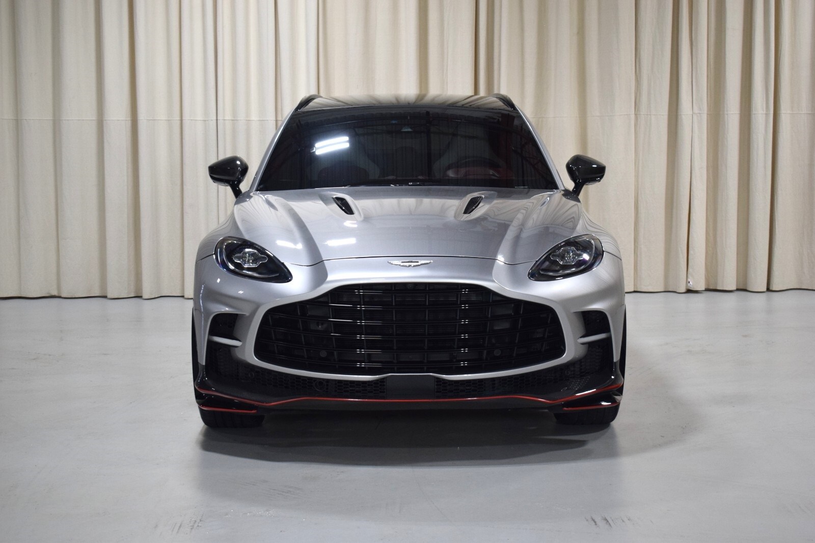 Thumbnail: 2023 Aston Martin DBX - 8