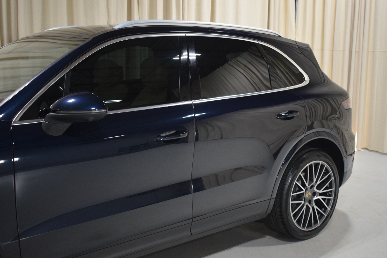 2021 Porsche Cayenne S photo 2