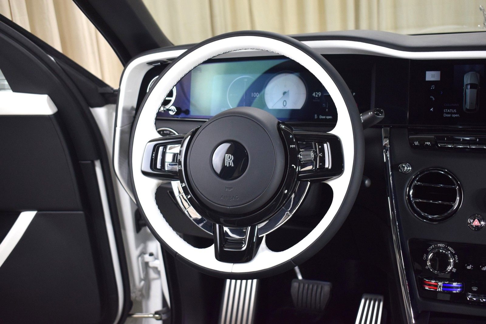 Thumbnail: 2026 Rolls-Royce Cullinan - 29