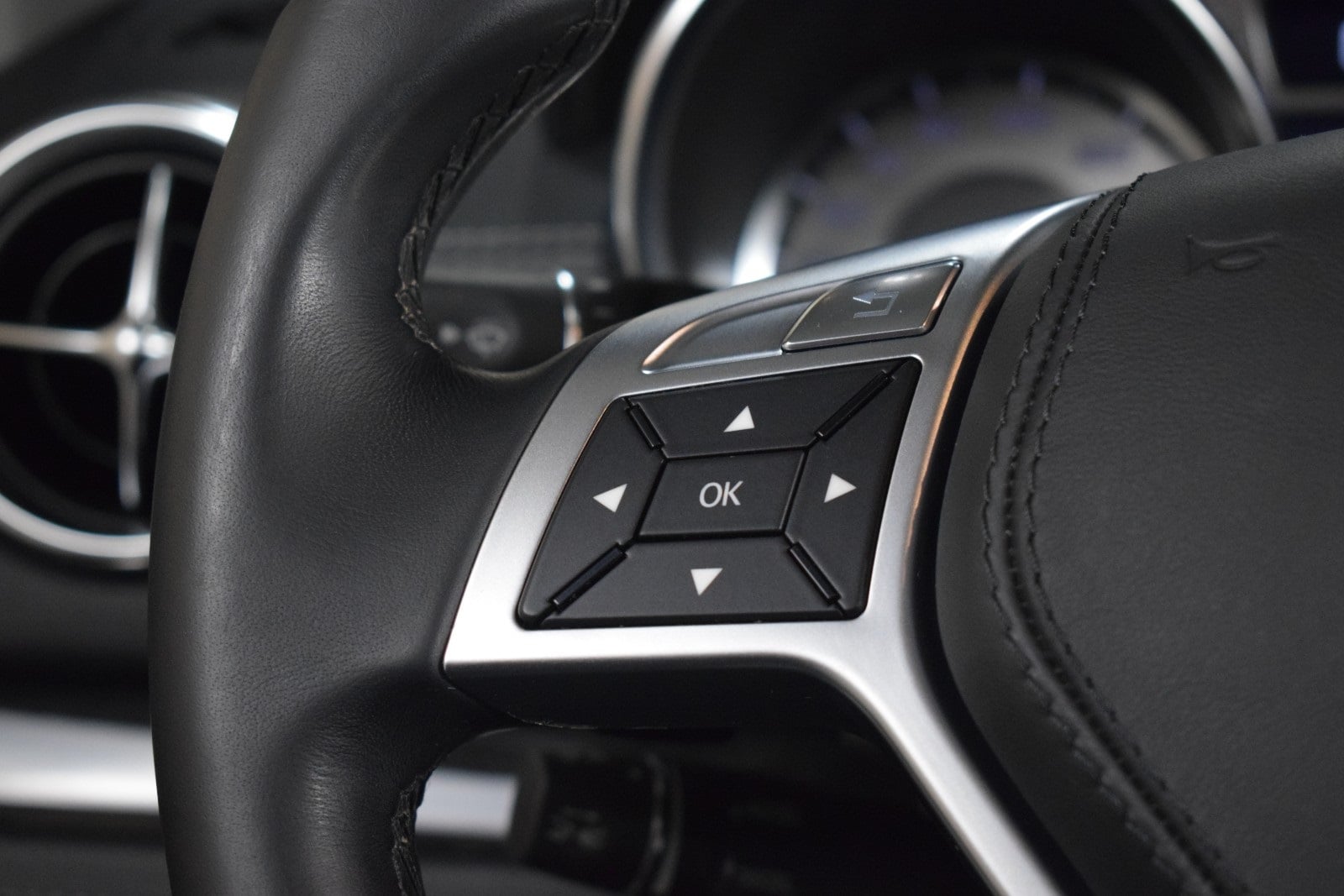 Thumbnail: 2013 Mercedes-Benz SL-Class - 26