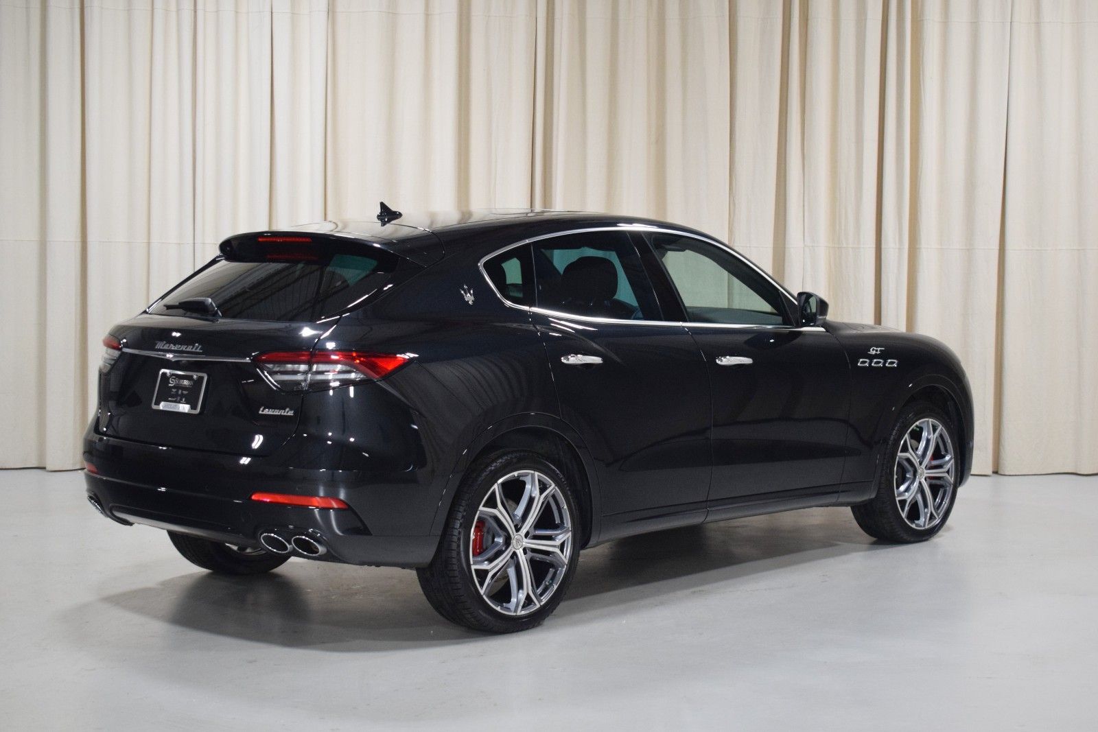 Thumbnail: 2023 Maserati Levante - 10