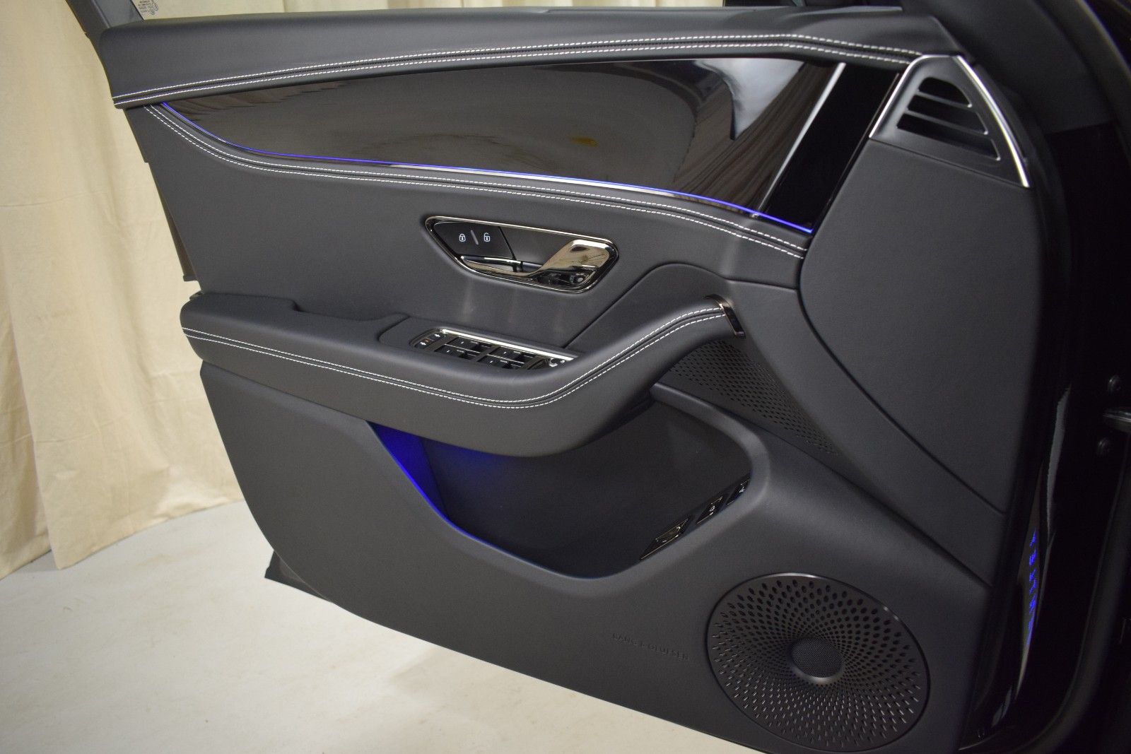 Thumbnail: 2026 Bentley Flying Spur - 38