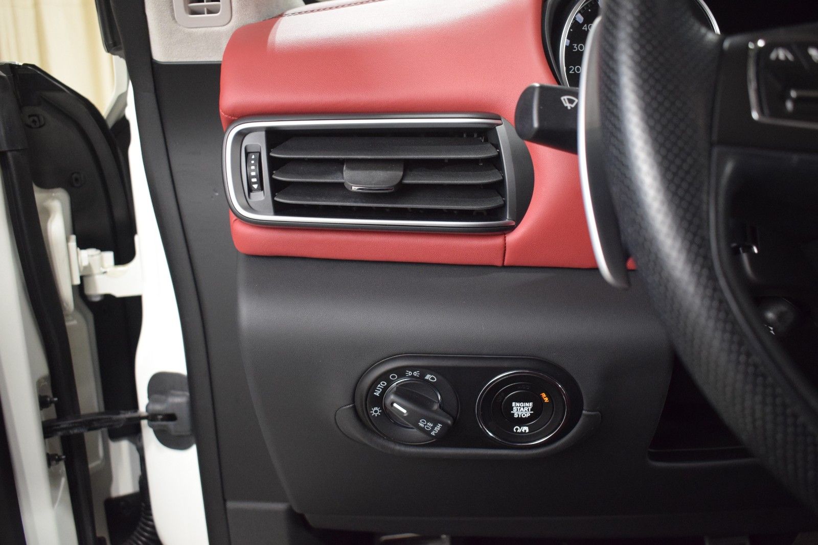 Thumbnail: 2022 Maserati Levante - 30