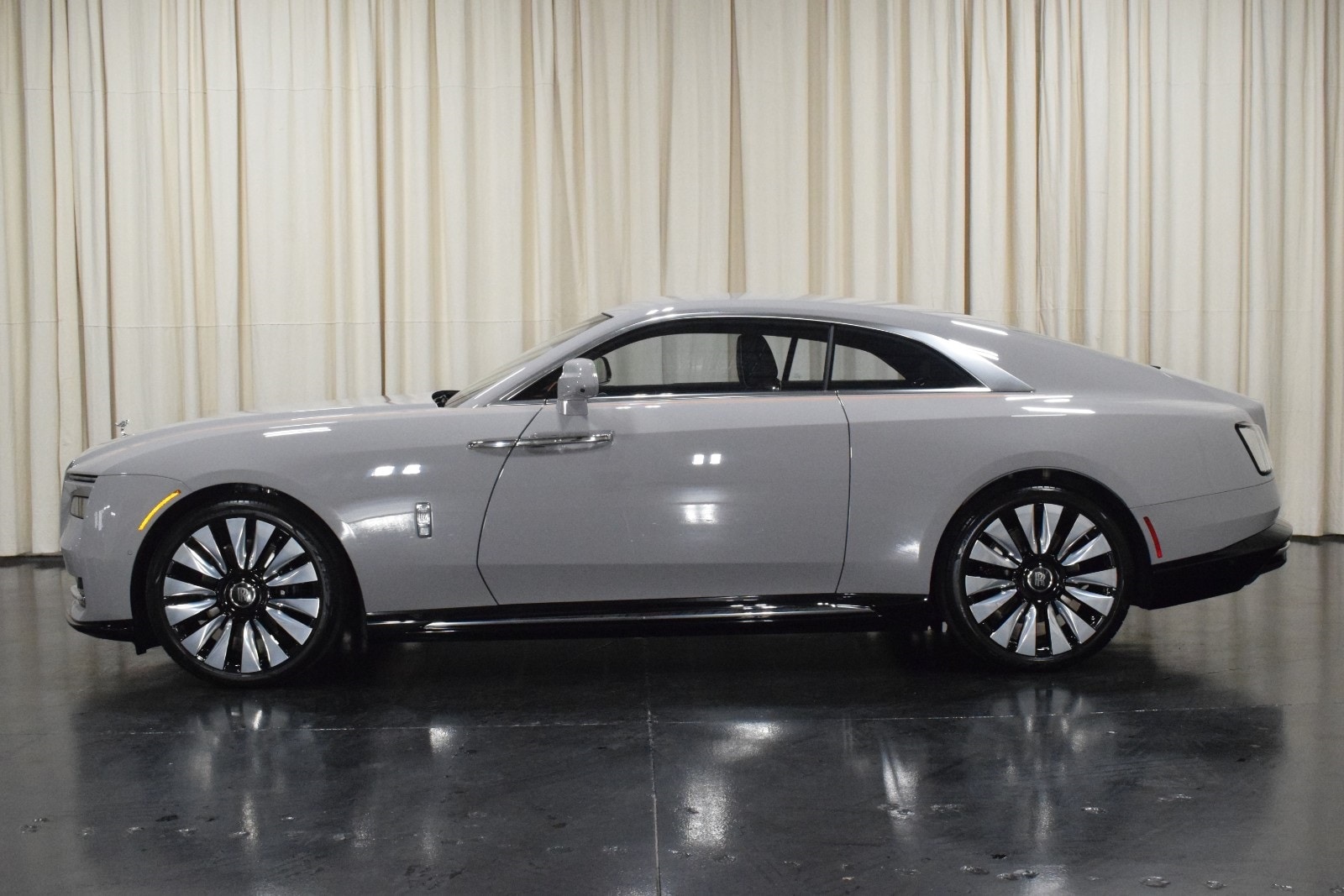 Thumbnail: 2024 Rolls-Royce Spectre - 3