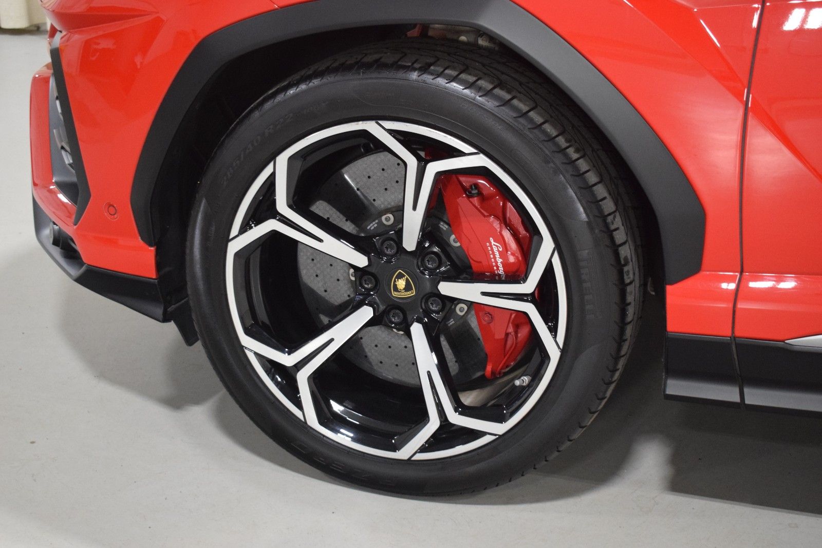 Thumbnail: 2019 Lamborghini Urus - 5