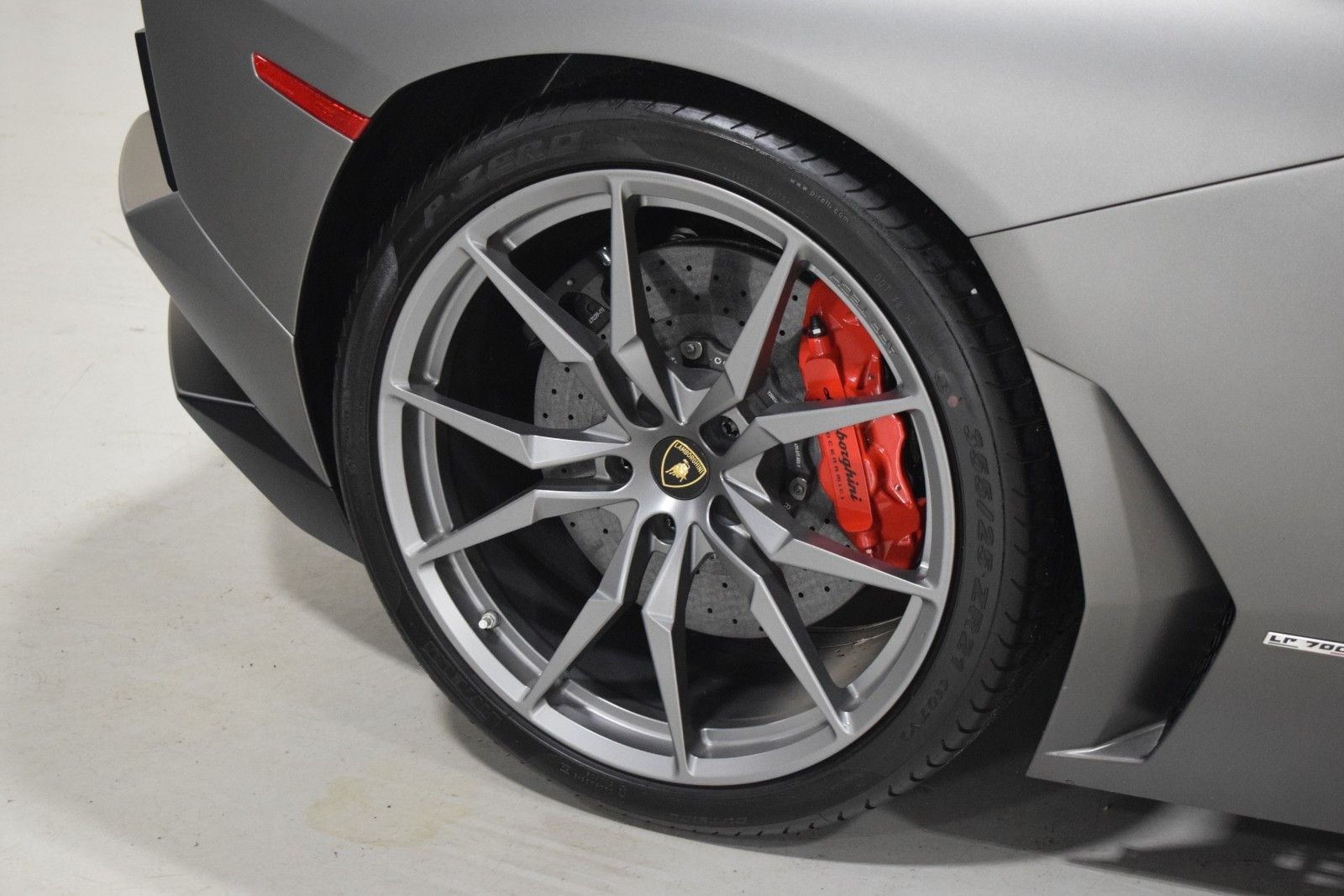 Thumbnail: 2016 Lamborghini Aventador - 17