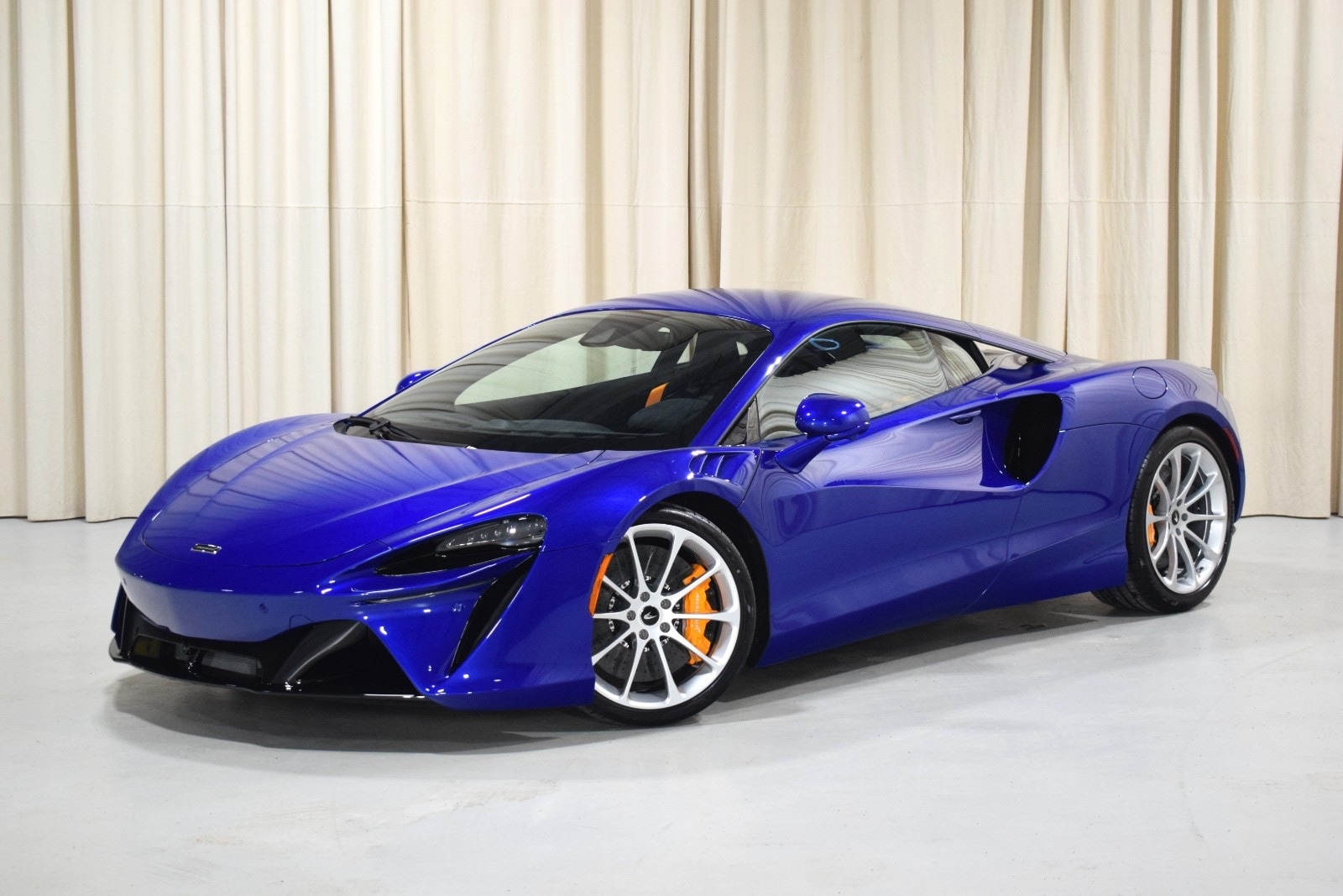 2026 McLaren Artura's photo