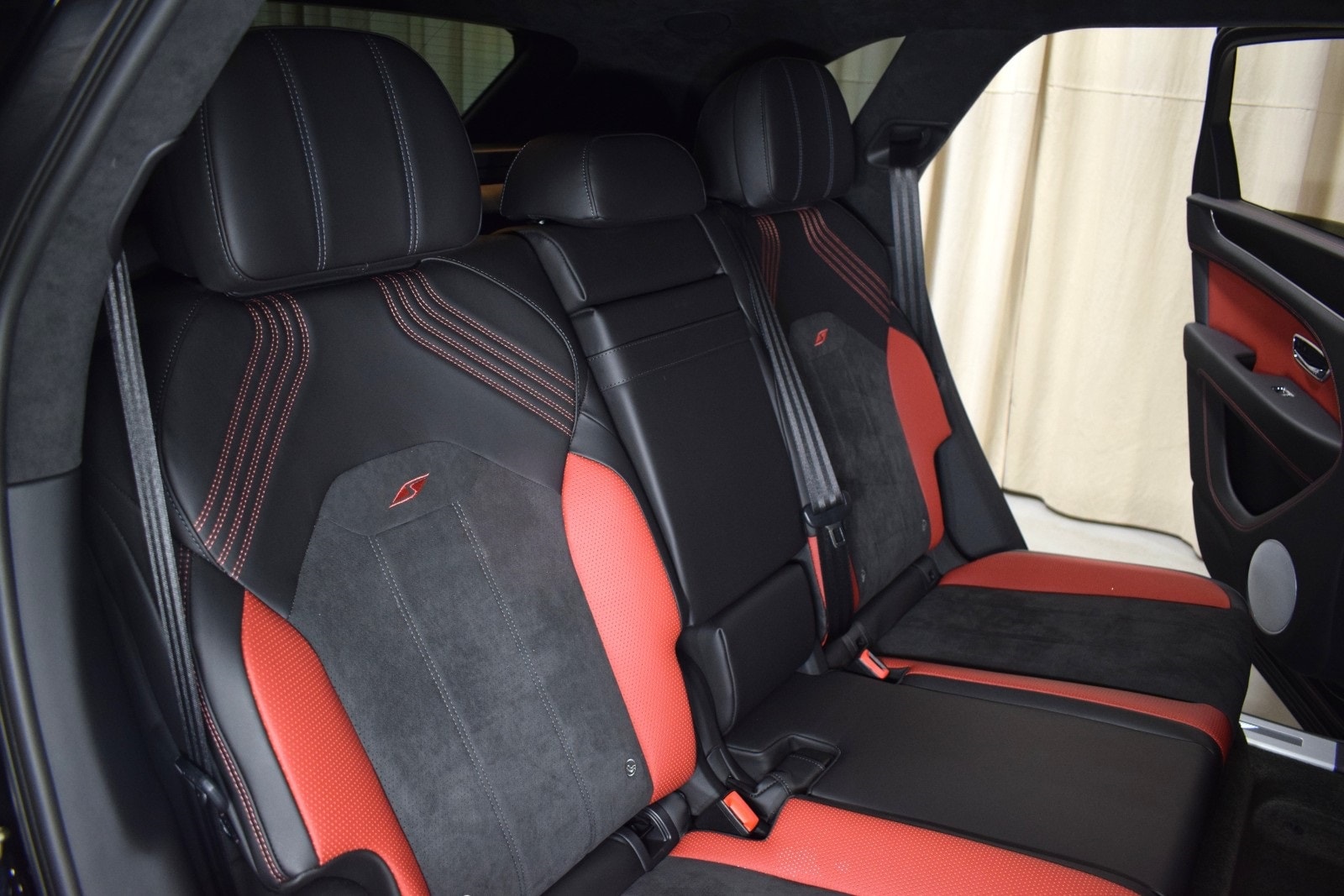 Thumbnail: 2022 Bentley Bentayga - 20