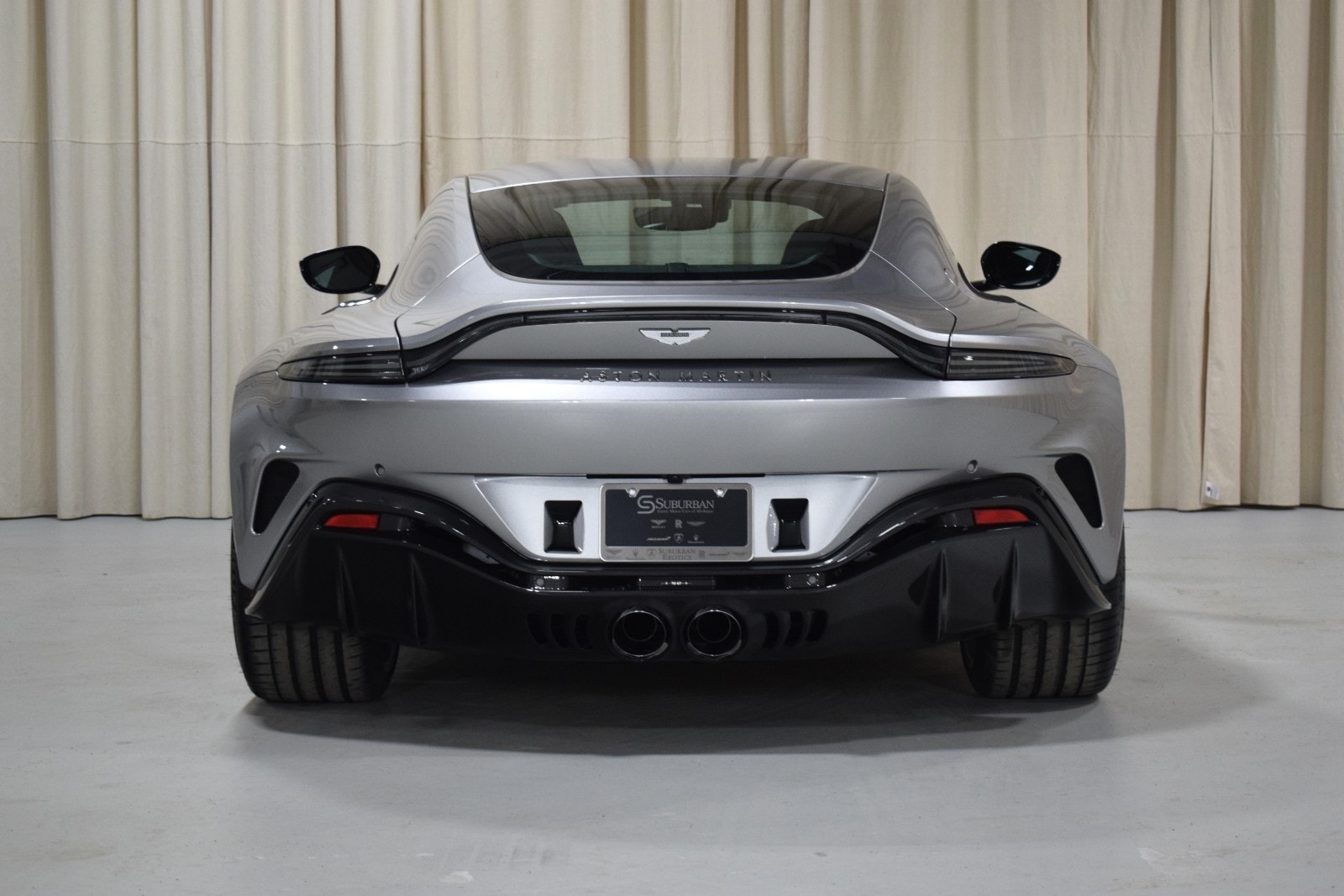 2023 Aston Martin Vantage  13
