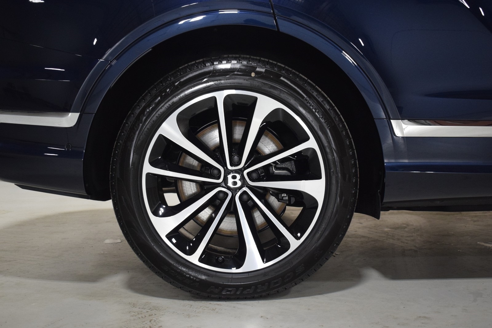 Thumbnail: 2025 Bentley Bentayga - 6