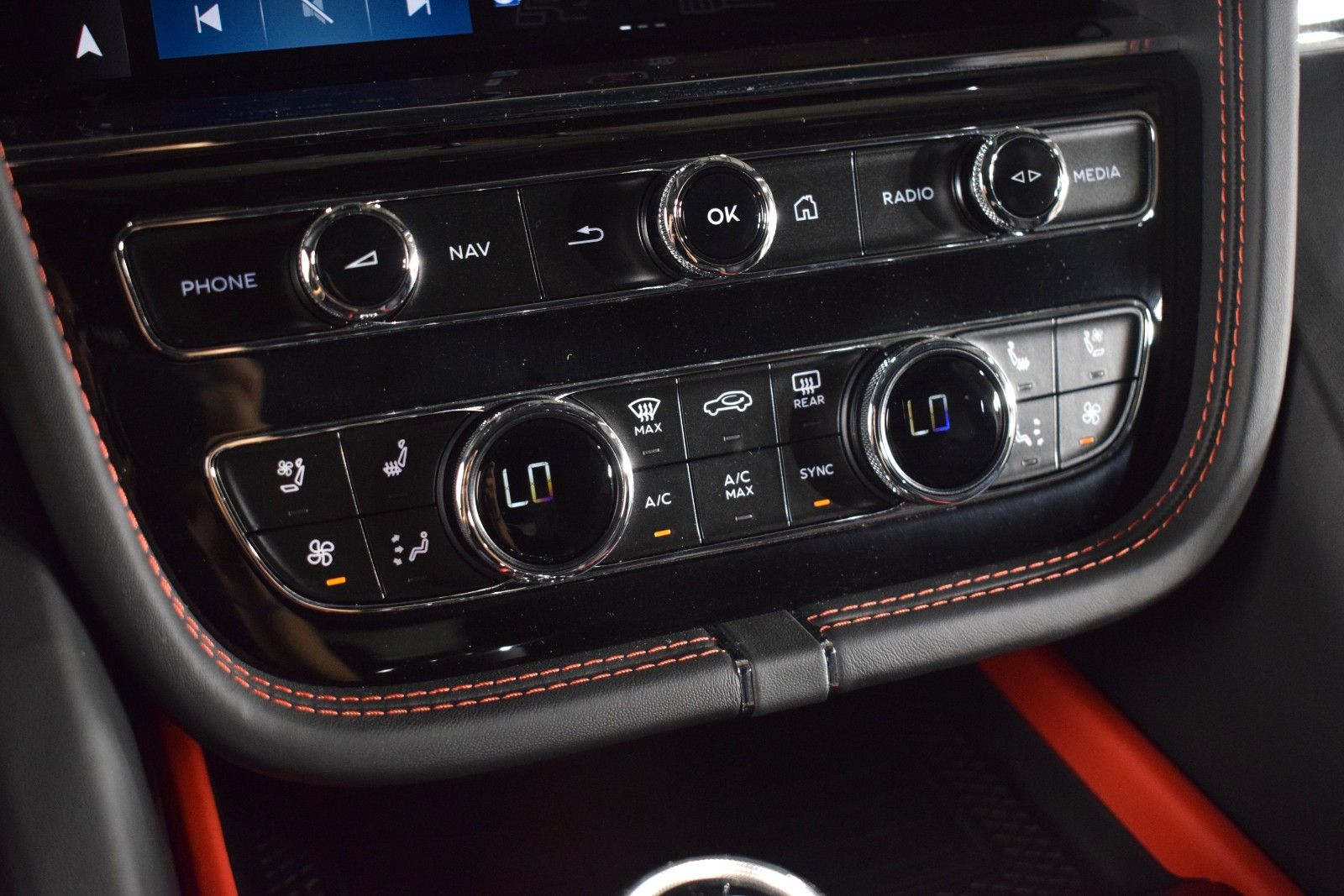 Thumbnail: 2025 Bentley Bentayga - 34