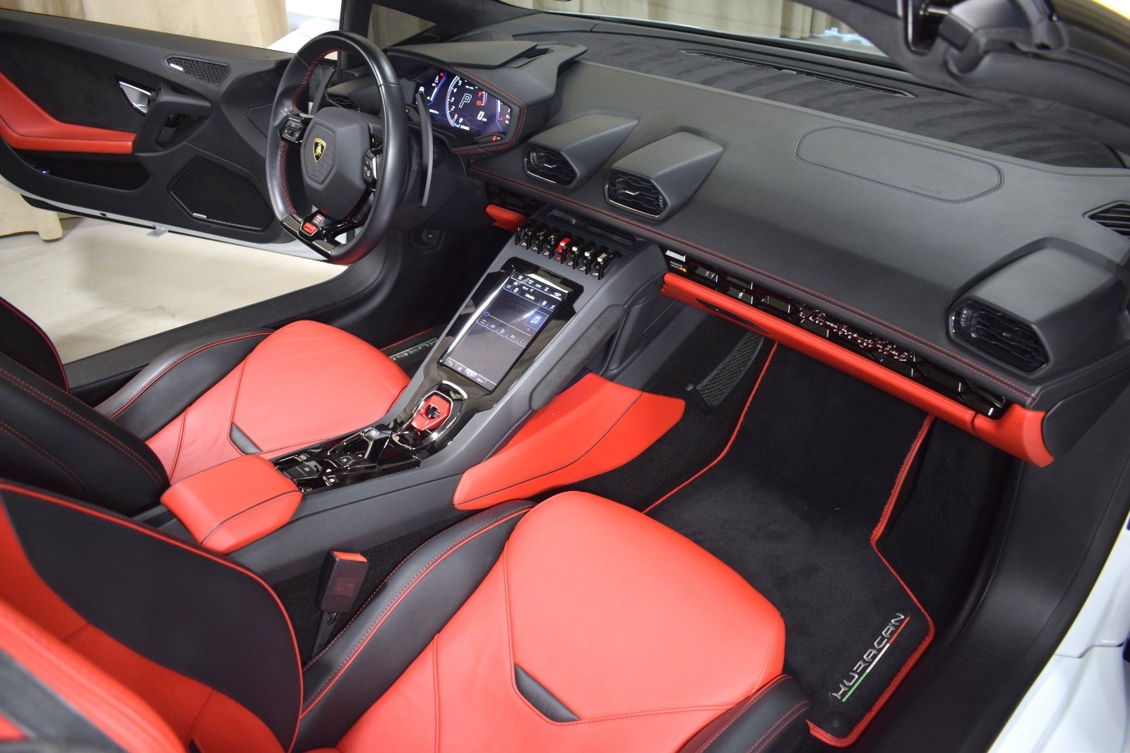 Thumbnail: 2023 Lamborghini Huracan - 21