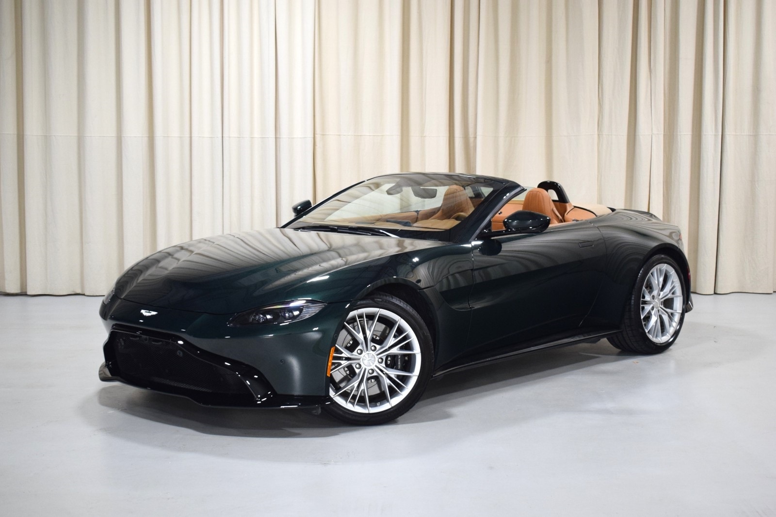 2021 Aston Martin Vantage  2