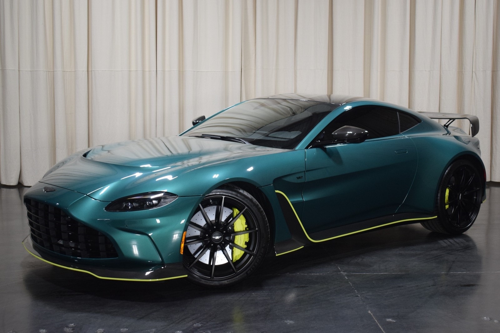 2023 Aston Martin Vantage  -
                Troy, MI