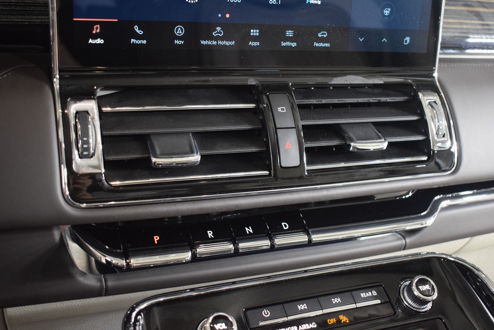 Thumbnail: 2023 Lincoln Navigator - 34