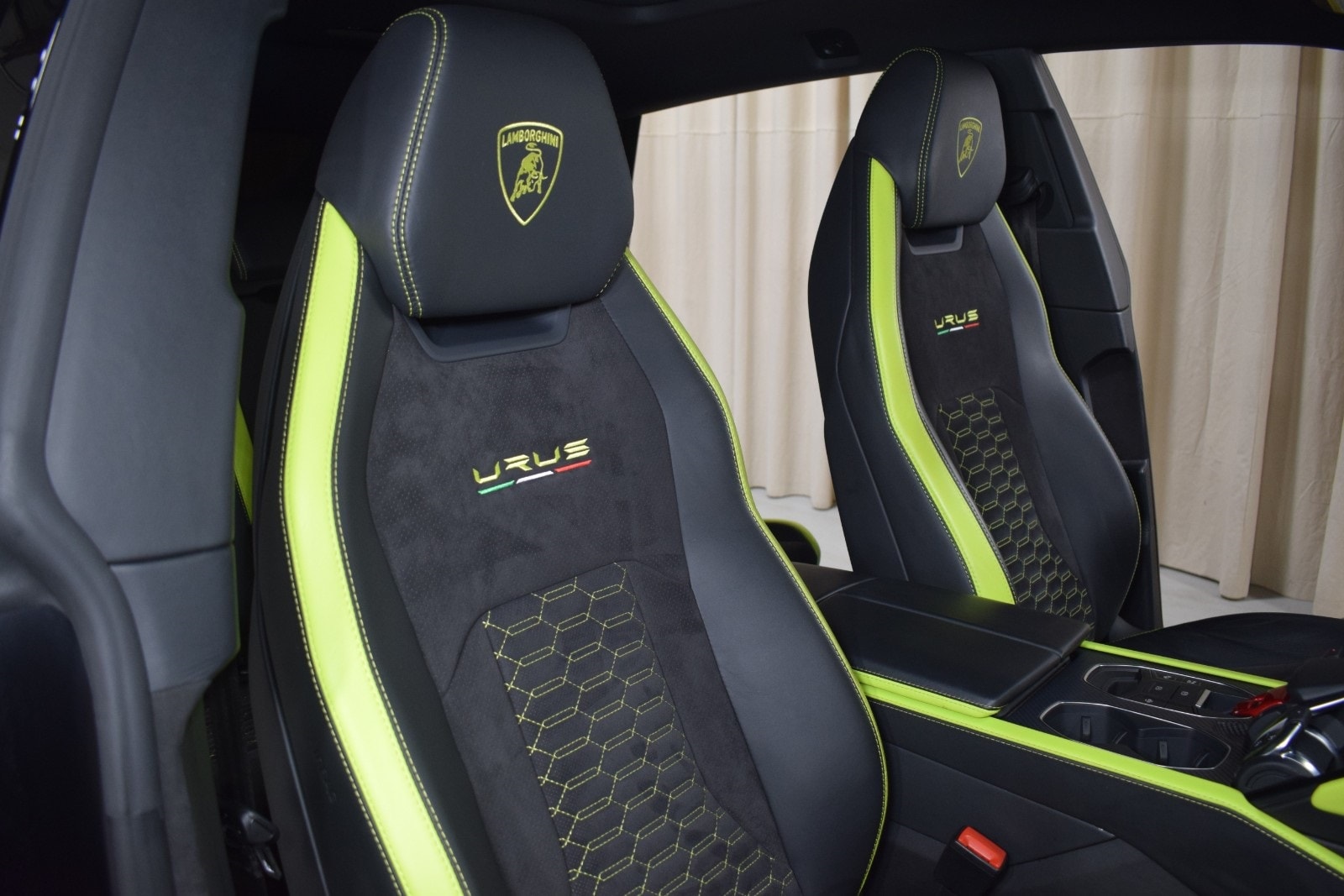 Thumbnail: 2022 Lamborghini Urus - 21