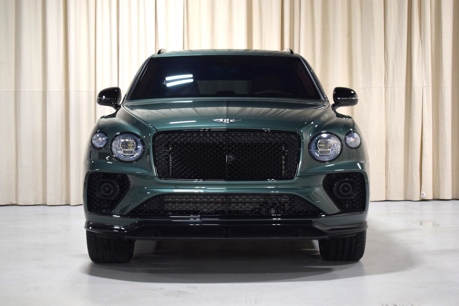 Thumbnail: 2022 Bentley Bentayga - 12