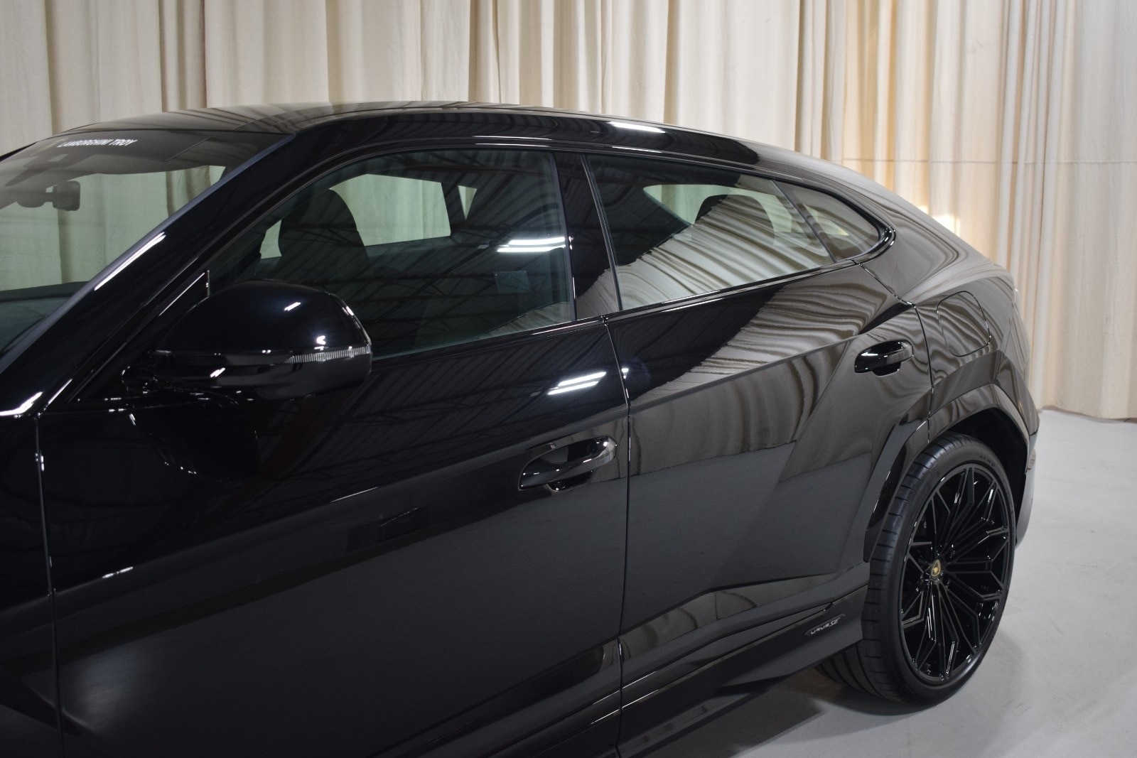 Thumbnail: 2025 Lamborghini Urus - 2