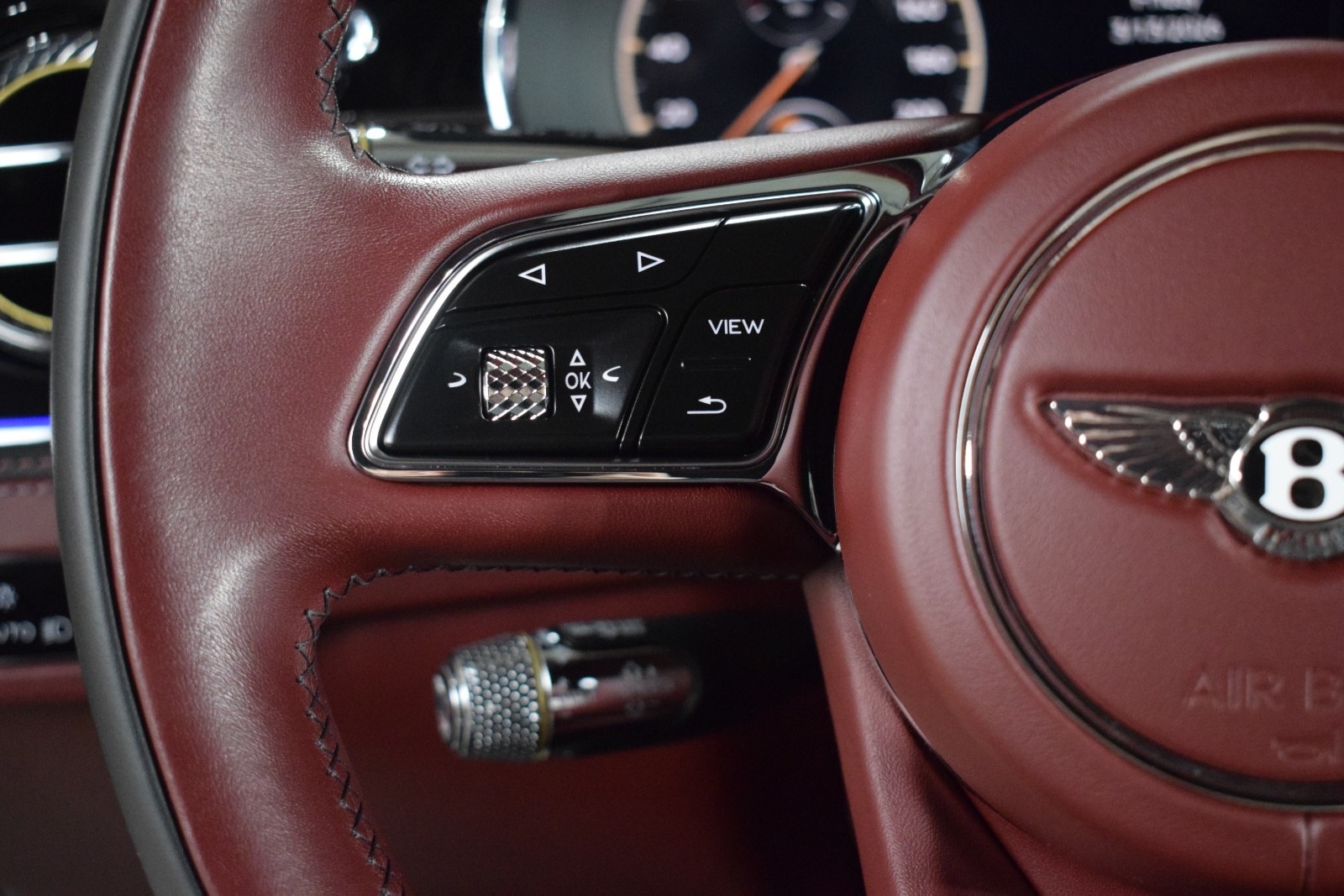 Thumbnail: 2023 Bentley Flying Spur - 29