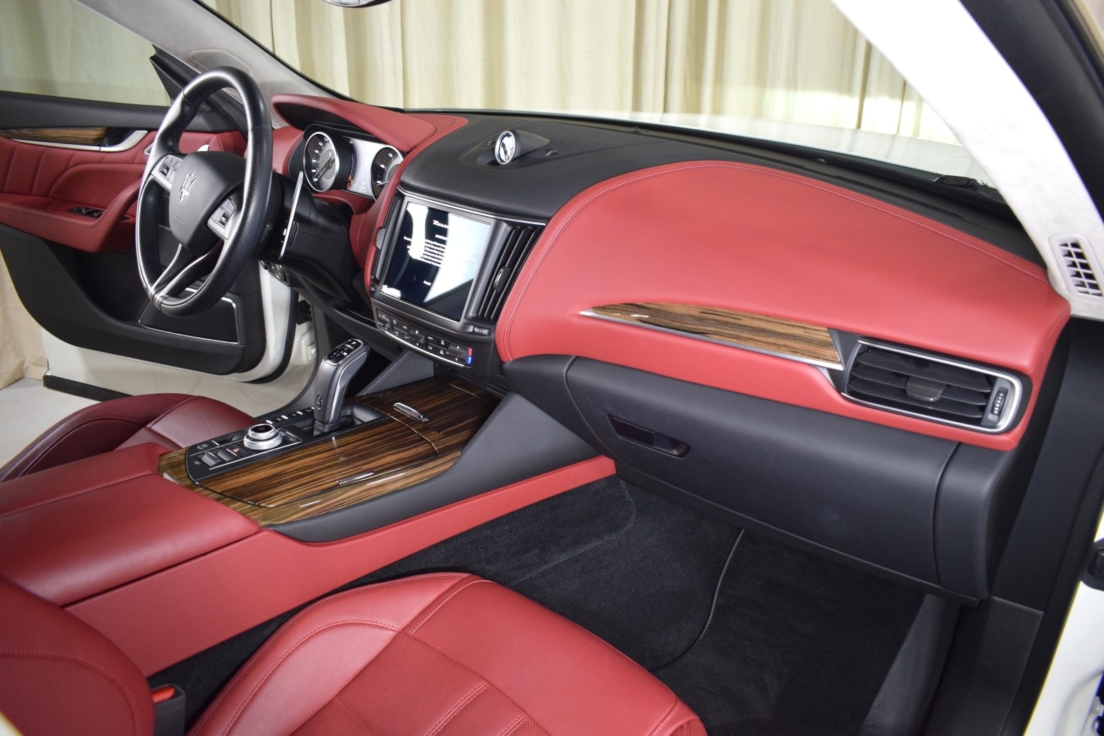 Thumbnail: 2022 Maserati Levante - 25