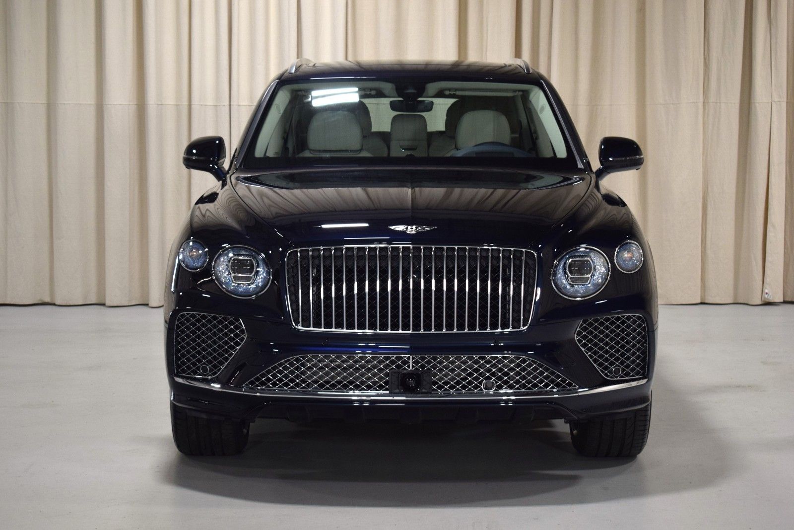 Thumbnail: 2025 Bentley Bentayga - 11