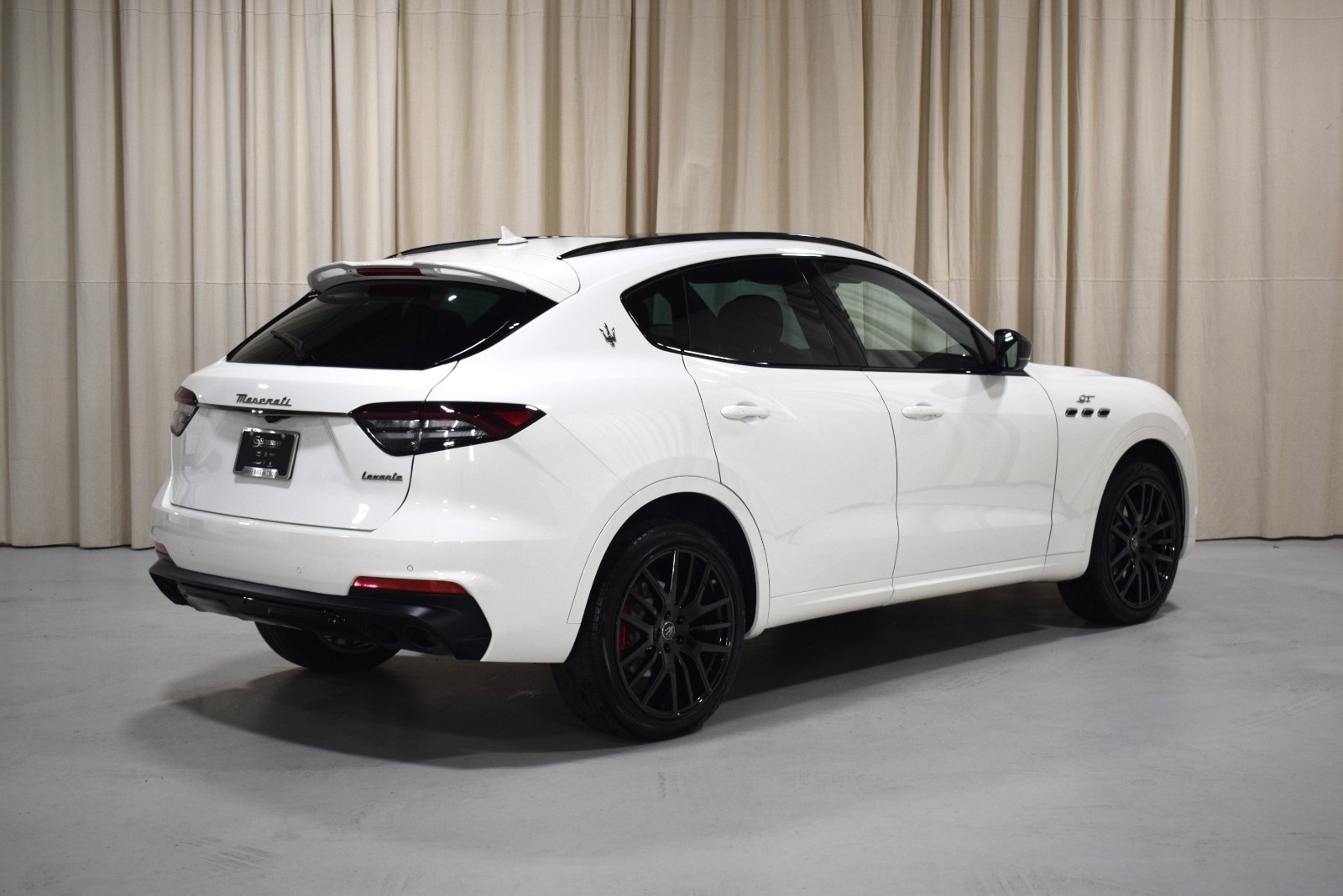 Thumbnail: 2022 Maserati Levante - 10
