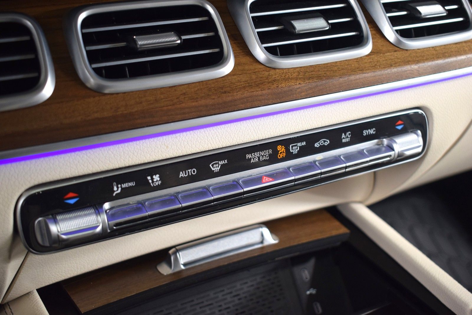 Thumbnail: 2025 Mercedes-Benz GLS - 33