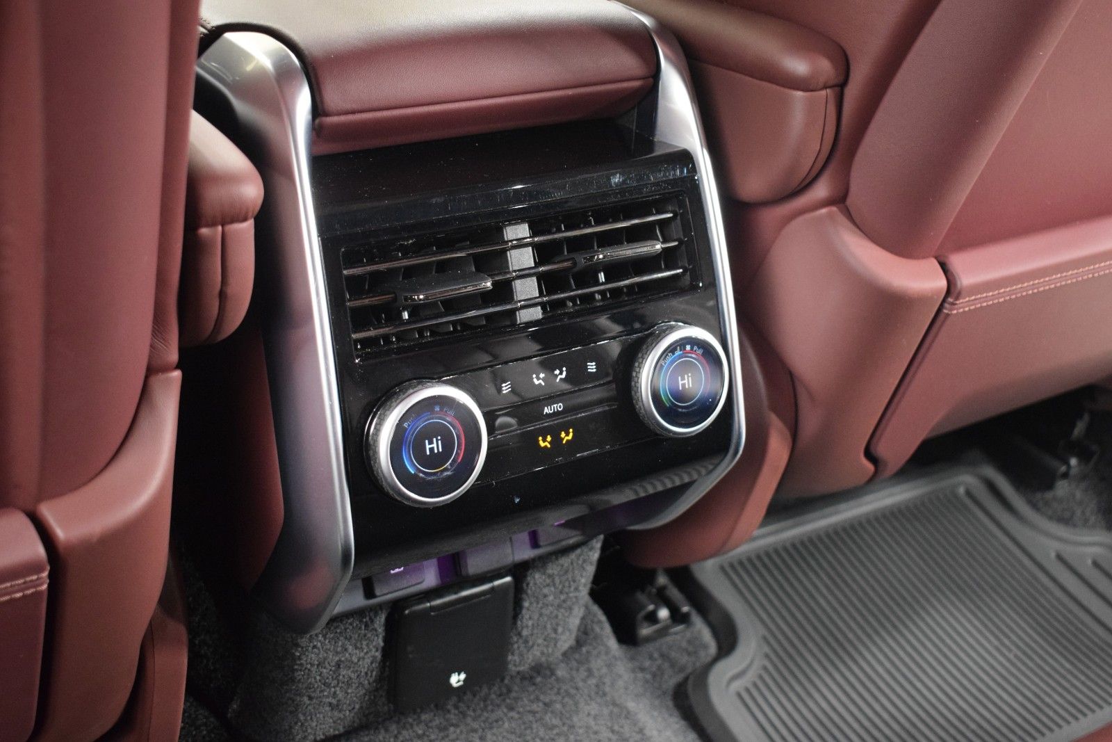 Thumbnail: 2023 Land Rover Range Rover - 21