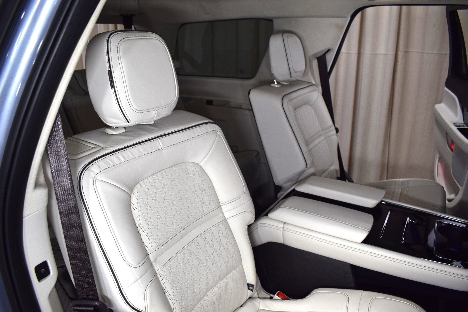 Thumbnail: 2023 Lincoln Navigator - 20